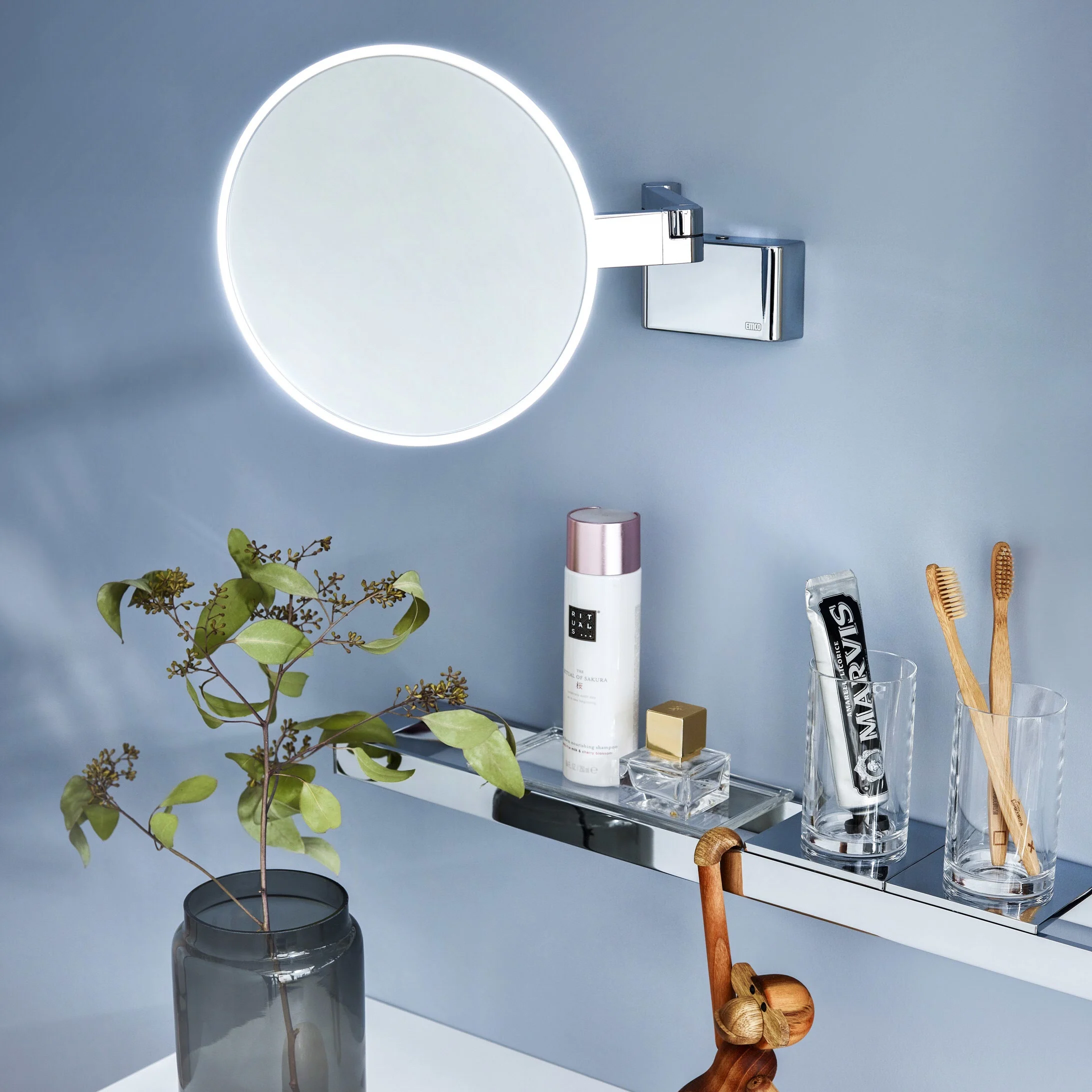 Emco LED Rasier- und Kosmetikspiegel Wandmodell mit 5-fach Vergrößerung Bild 2