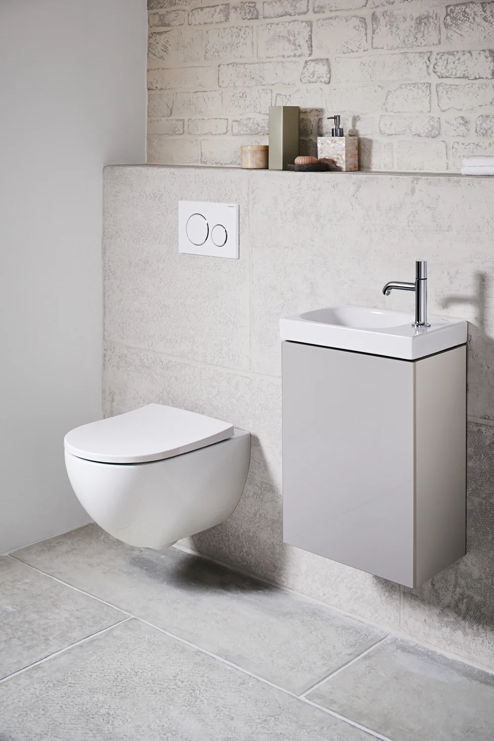 Geberit Acanto Tiefspül-Wand-WC ohne Spülrand Bild 2
