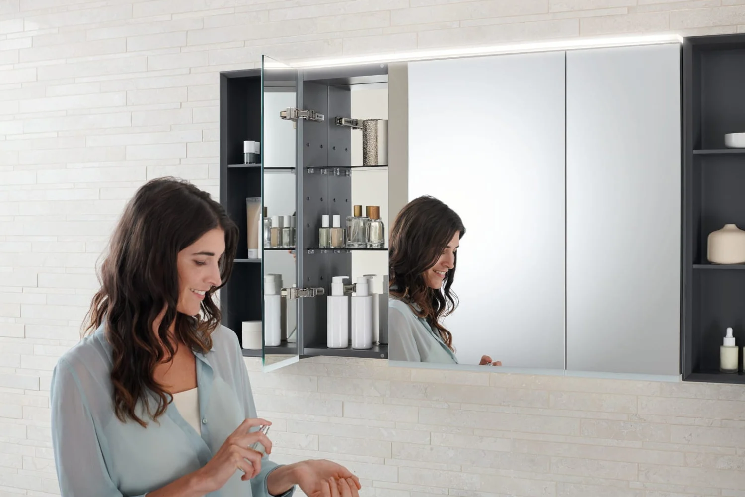 Geberit Option Spiegelschrank Plus mit Beleuchtung 90 cm Bild 2