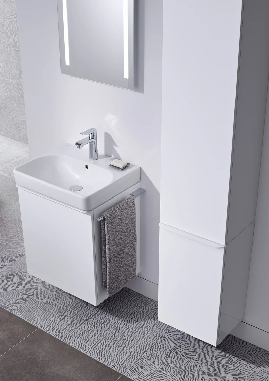 Geberit Smyle Square Handwaschbecken-Unterschrank 44,2 cm, Türanschlag rechts Bild 2