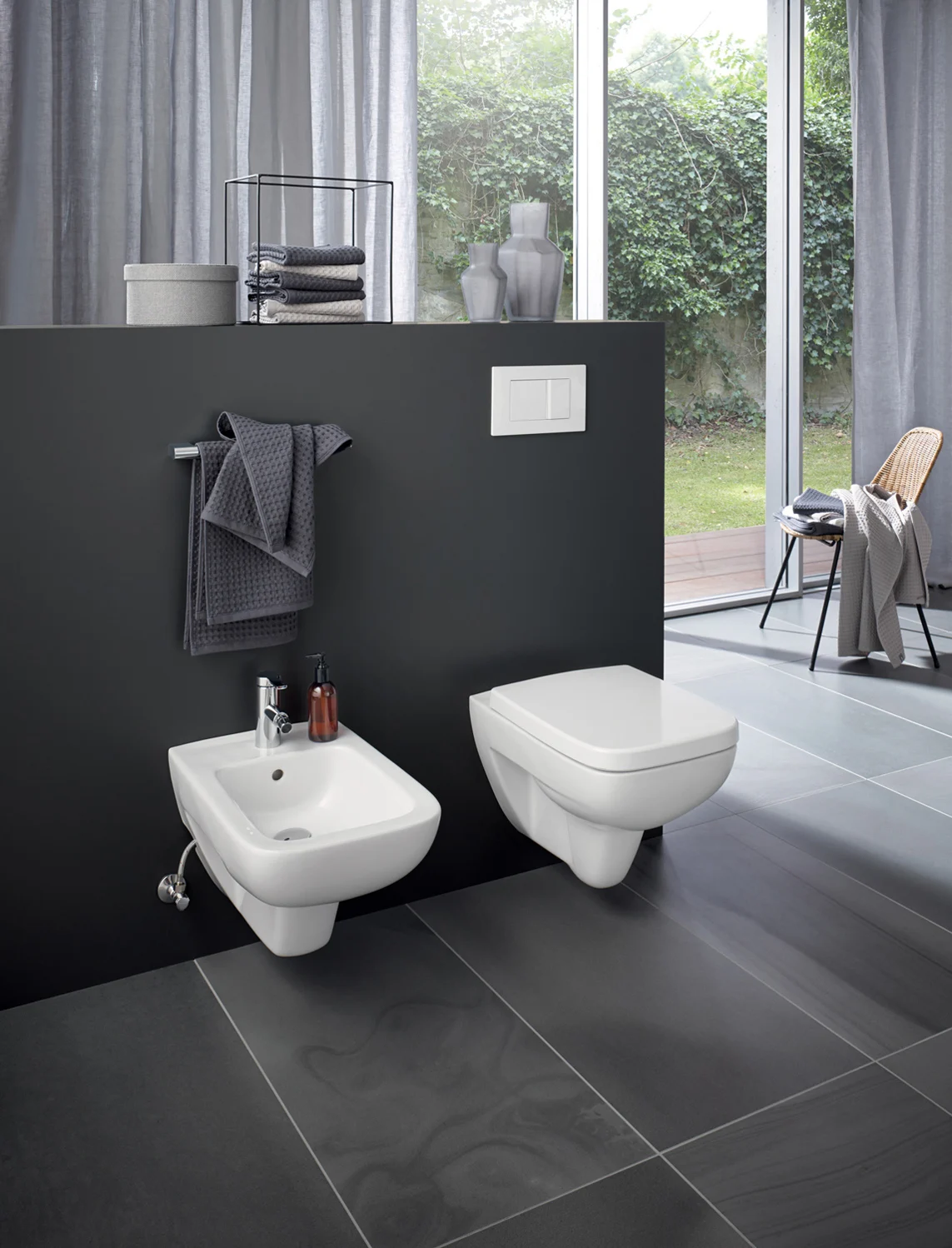 Geberit Renova Plan WC-Sitz, eckiges Design, Befestigung von oben, mit Absenkautomatik und ohne Quick release Bild 3