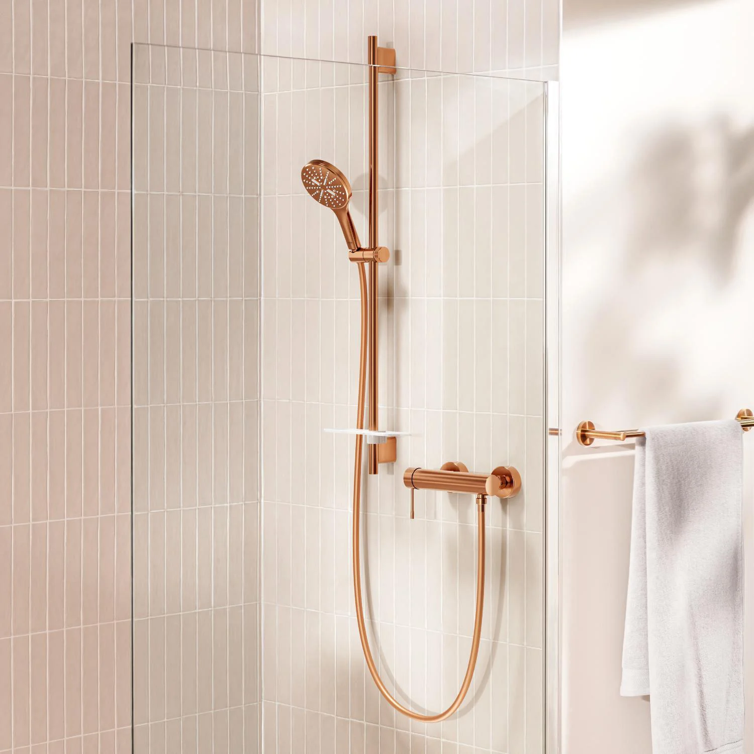 Prysznic z rączką prysznicową w miedzianym wykończeniu, Grohe