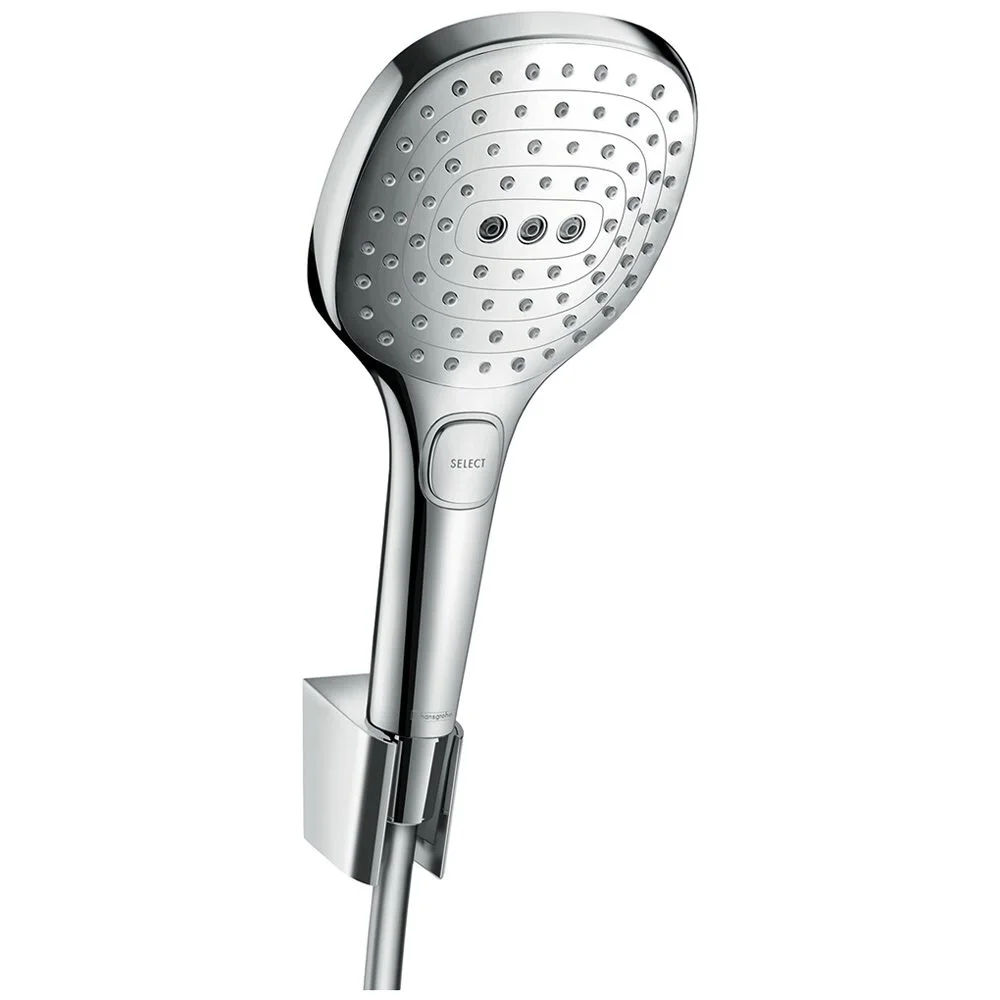 Zbliżenie głowicy prysznicowej, chromowane wykończenie, hansgrohe