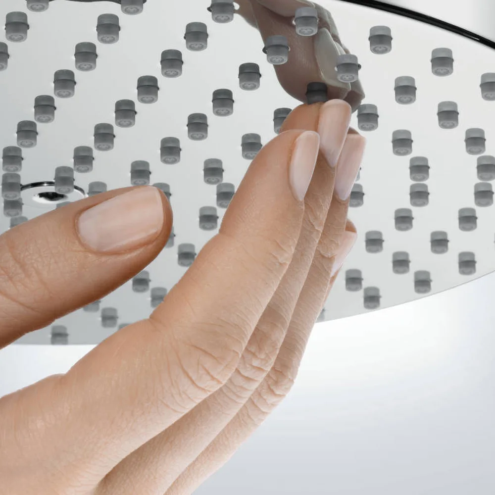 Ręka czyszcząca głowicę prysznicową z dyszami, hansgrohe