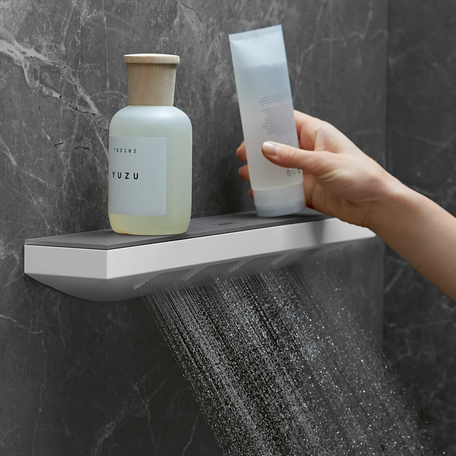 Półka prysznicowa z butelkami i strumieniem wody, hansgrohe