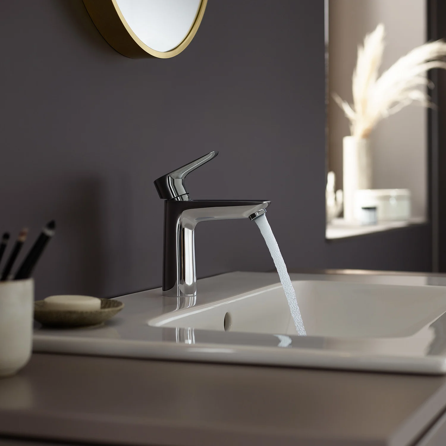 Chromowana bateria umywalkowa z bieżącą wodą, hansgrohe