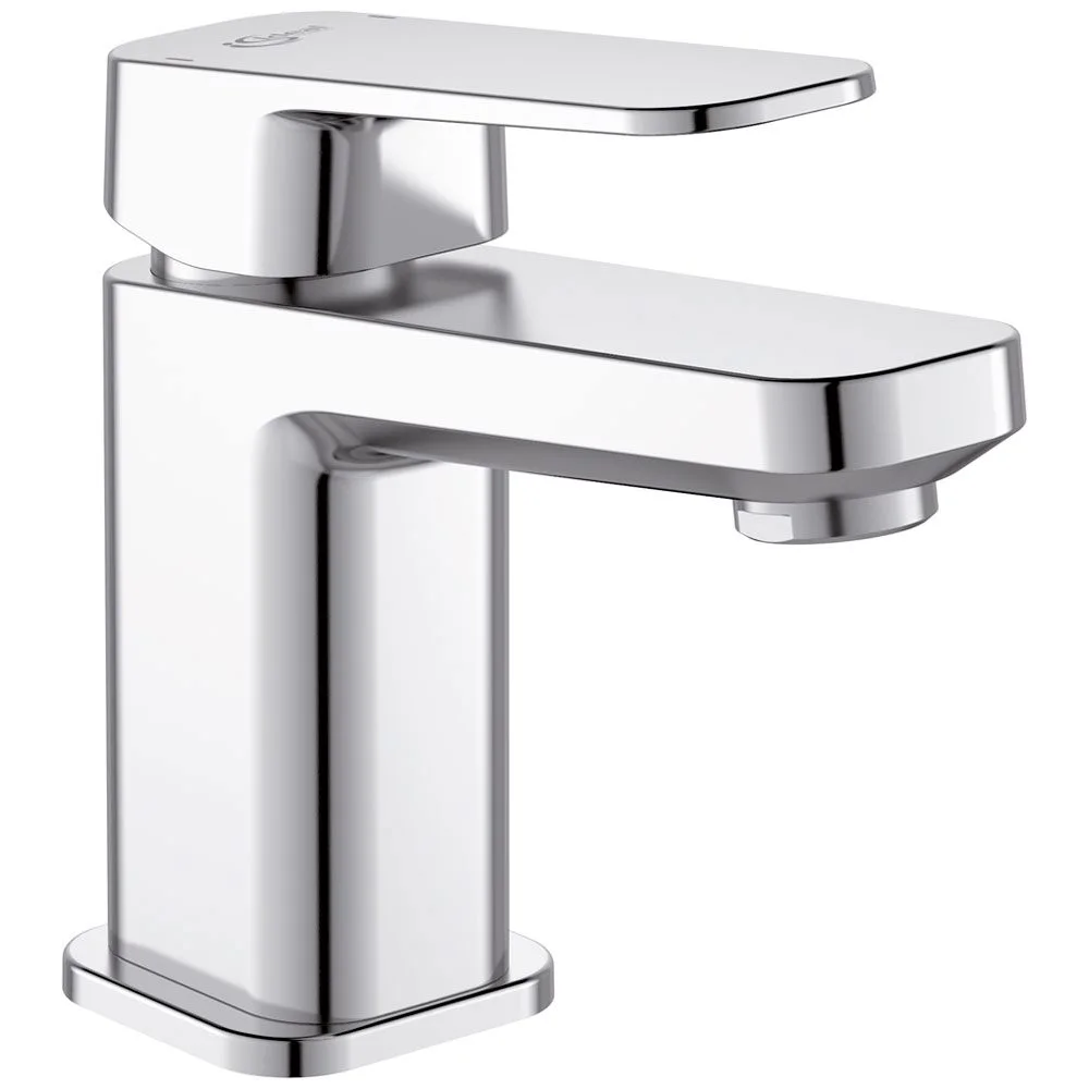 Mała chromowana bateria widok z boku na białym tle, Ideal Standard
