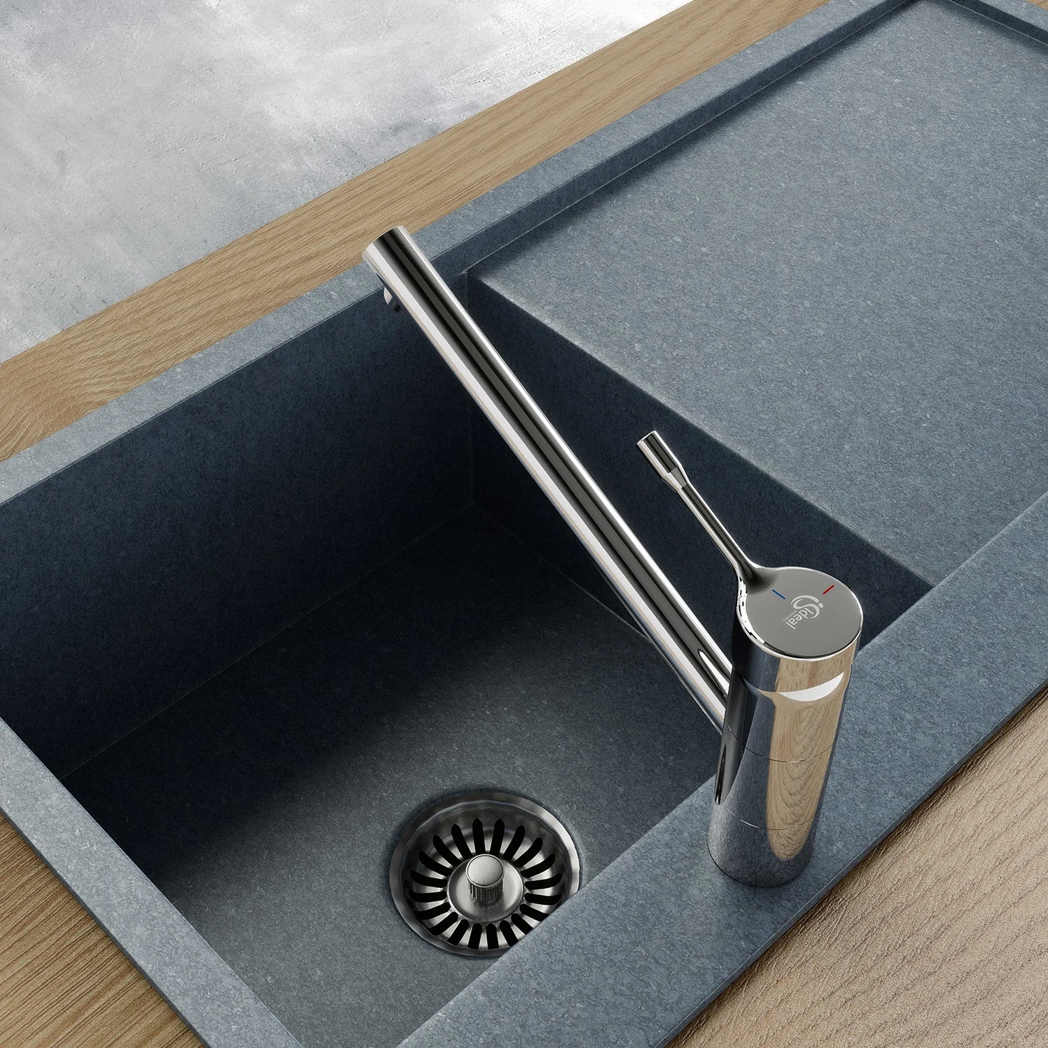 Bateria kuchenna nad szarym zlewem, Ideal Standard