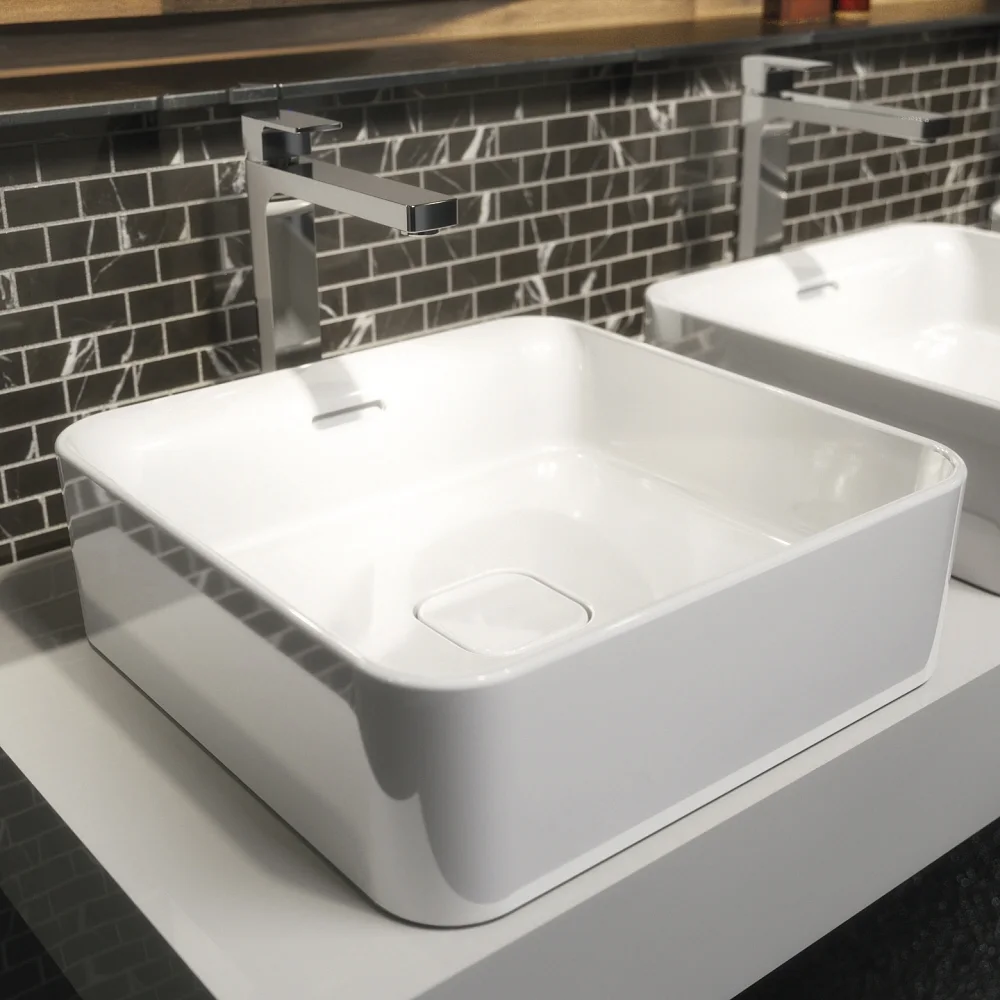 Zbliżenie kwadratowej umywalki z baterią, Ideal Standard