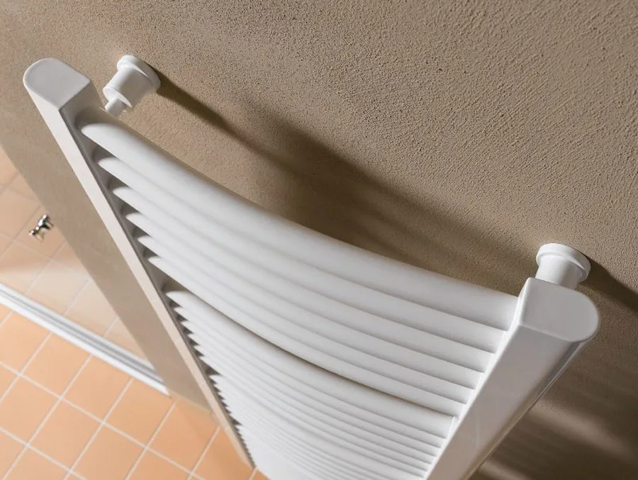 Kermi Basic R-E gebogen Badheizkörper 45 x 5,1 x 177 cm inkl. Elektro-Set FKS links Bild 3