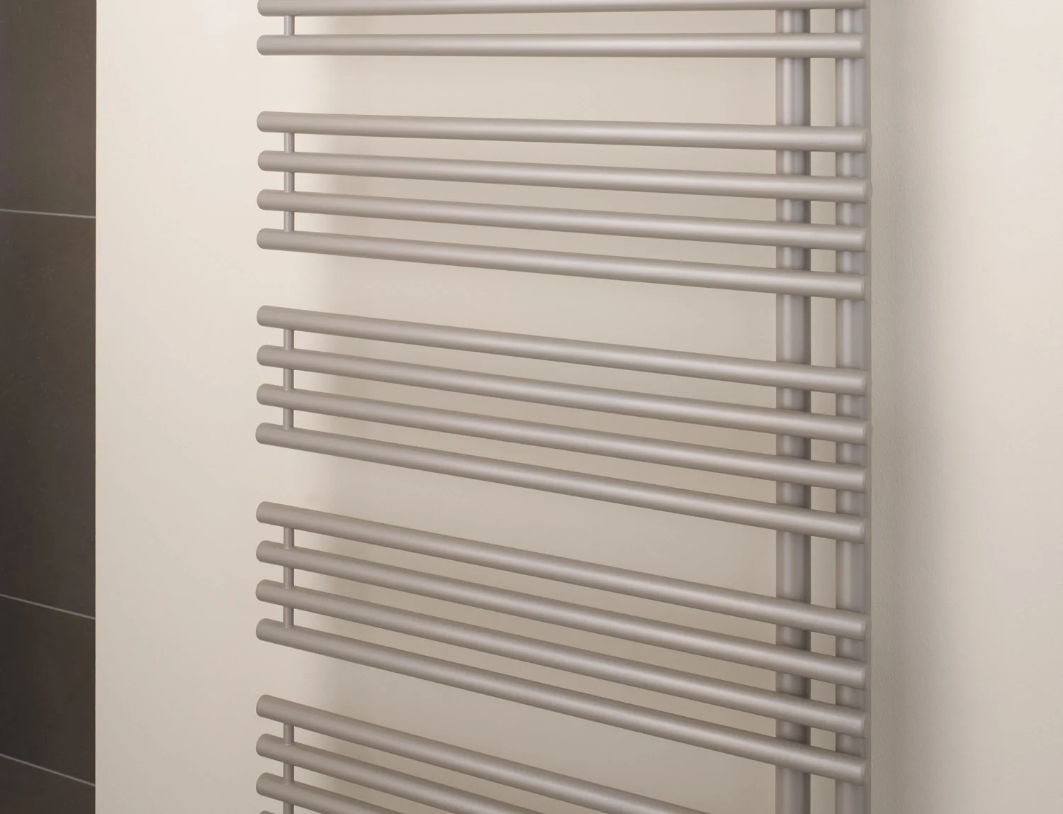 Kermi Diveo Badheizkörper 60 x 4,6 x 170 cm, Ausführung links mit Mittenanschluss Bild 5