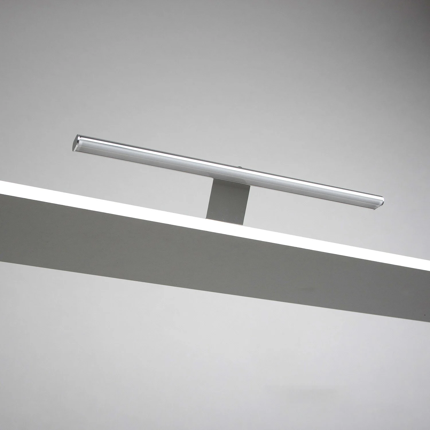 Kronenbach Plana 2.0 Spiegelschrank 50 cm mit 1 Tür und LED-Aufsatzleuchte, Anschlag links Bild 3