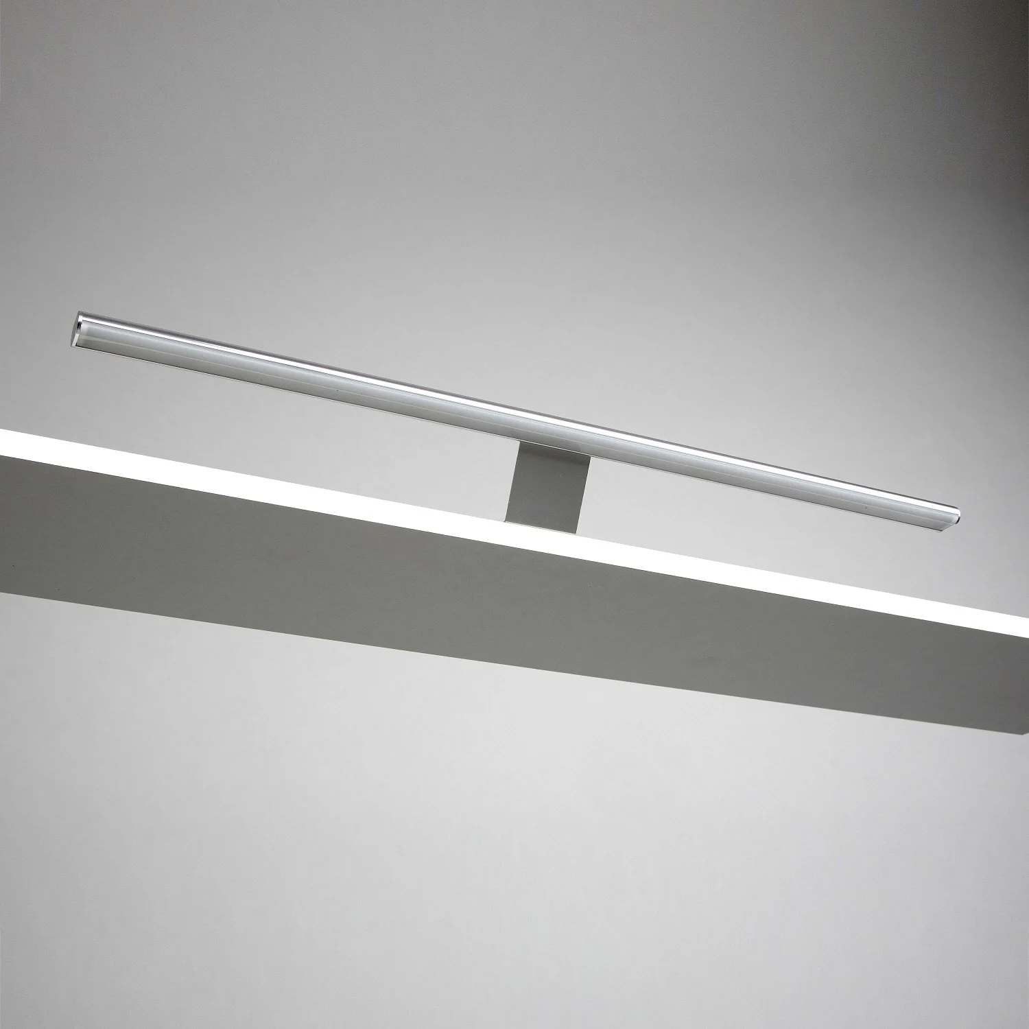 Kronenbach Plana 2.0 Spiegelschrank 60 cm mit 2 Türen und LED-Aufsatzleuchte Bild 3