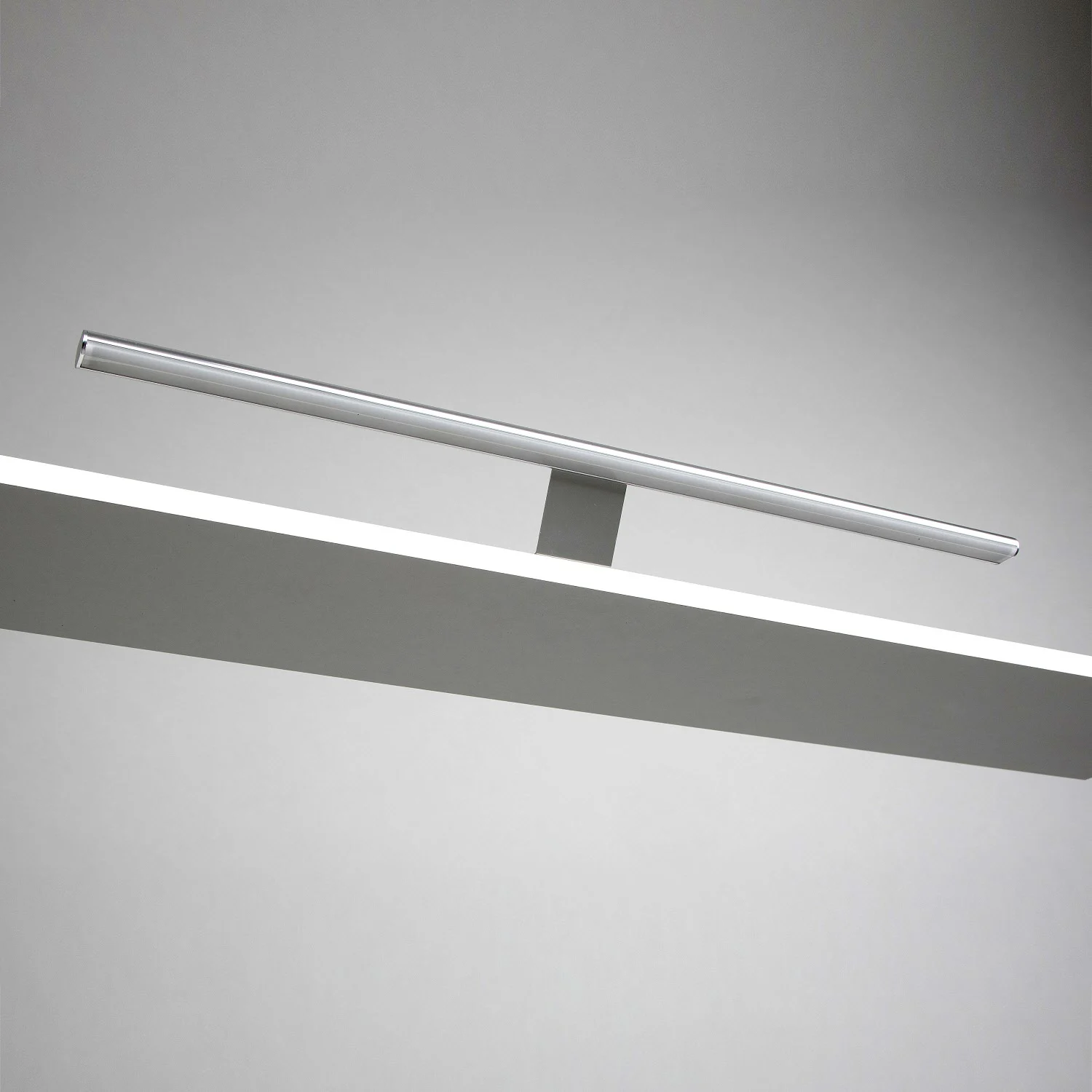 Kronenbach Plana 2.0 Spiegelschrank 70 cm mit 2 Türen und LED-Aufsatzleuchte Bild 3