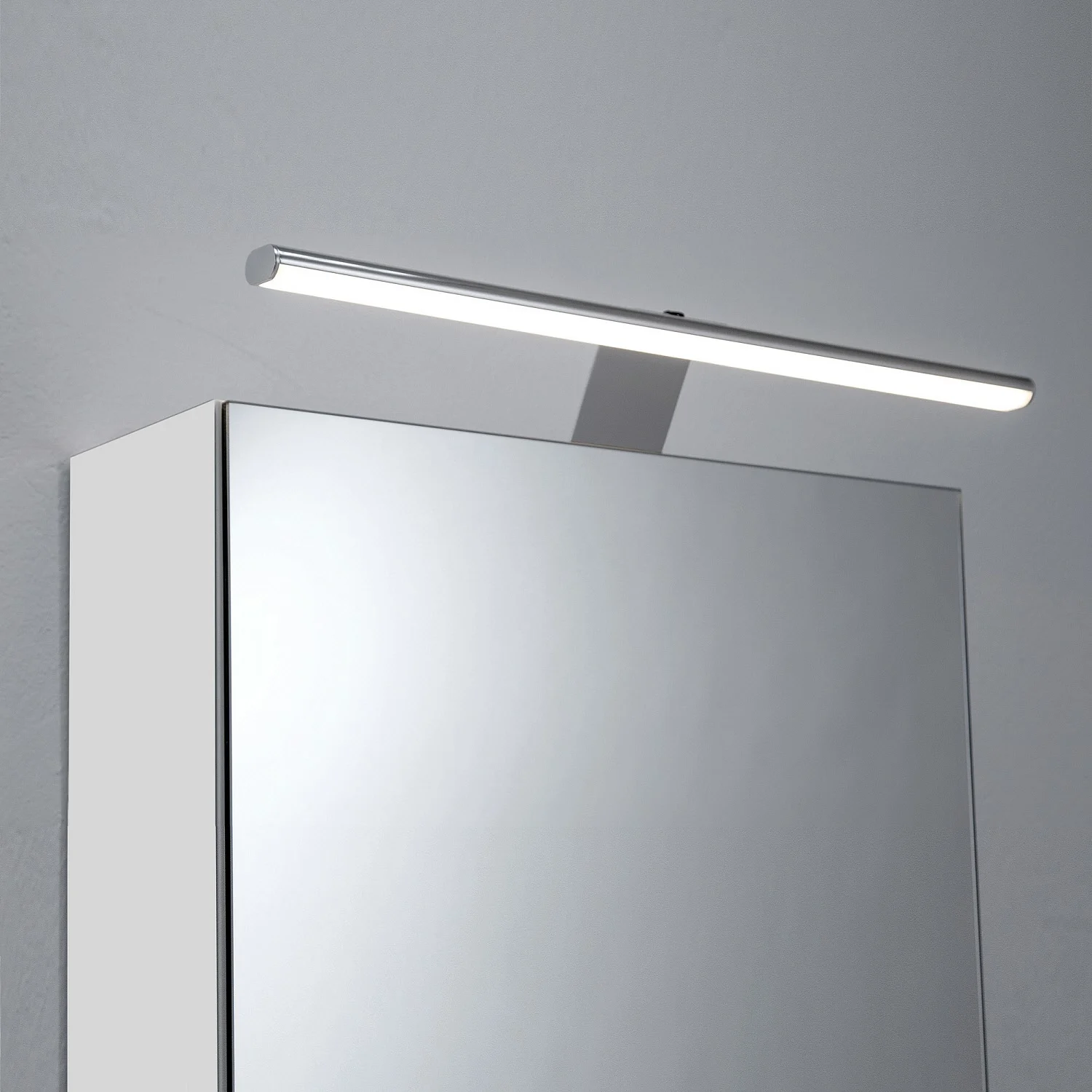 Kronenbach Plana 2.0 Spiegelschrank 90 cm mit 3 Türen und LED-Aufsatzleuchte Bild 4