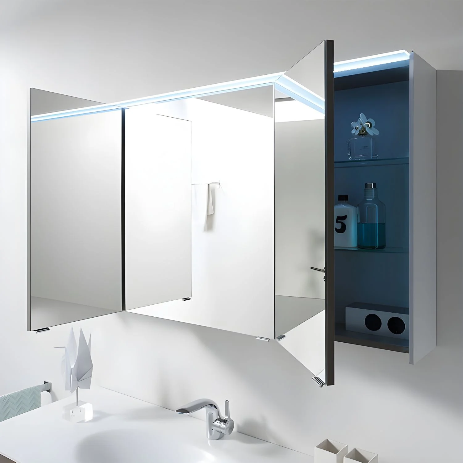 Pelipal Serie 6010 Spiegelschrank 134 x 17,6 x 70,9 cm mit LED-Lichtkranz Bild 4