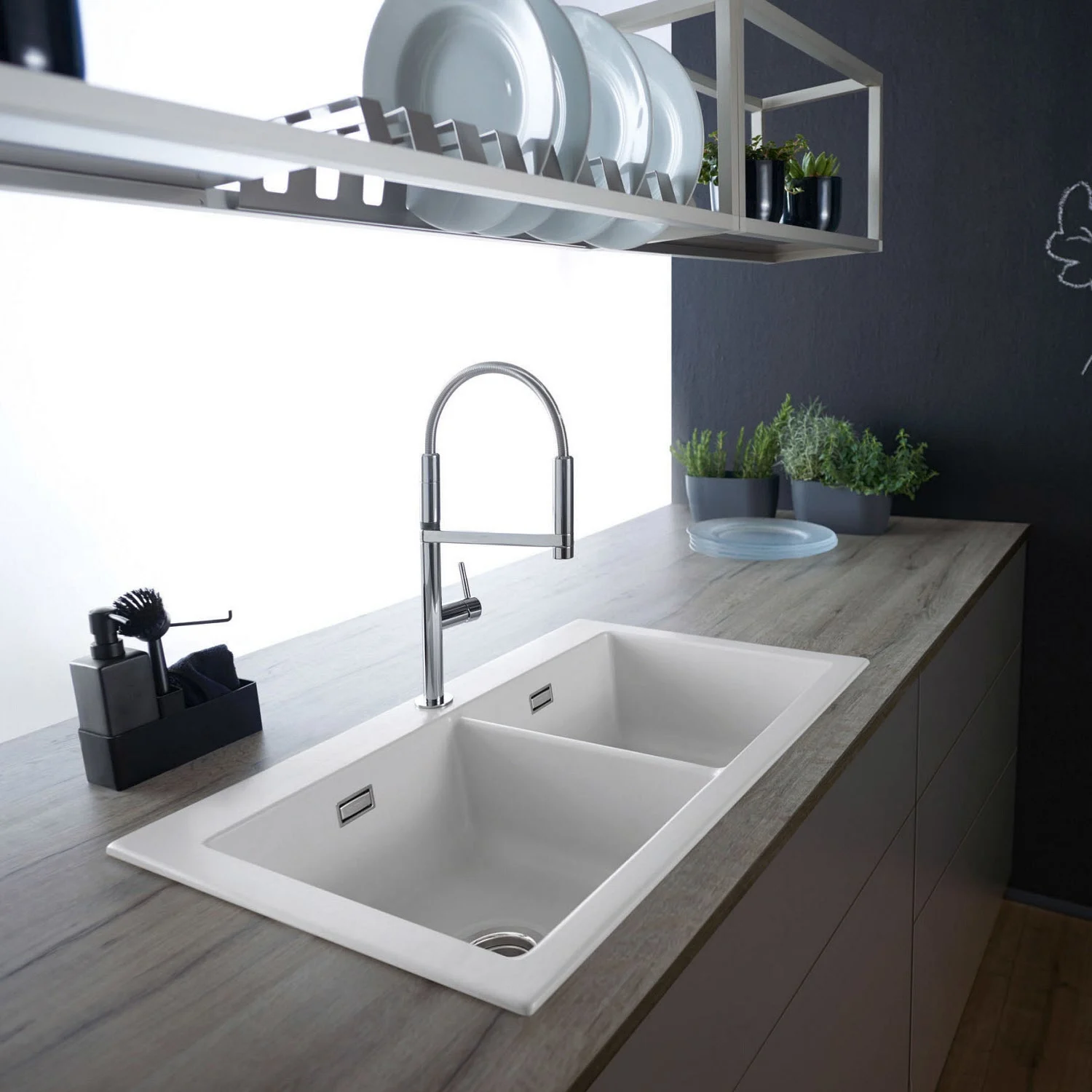 Biały zlewozmywak ceramiczny w nowoczesnej kuchni, Systemceram