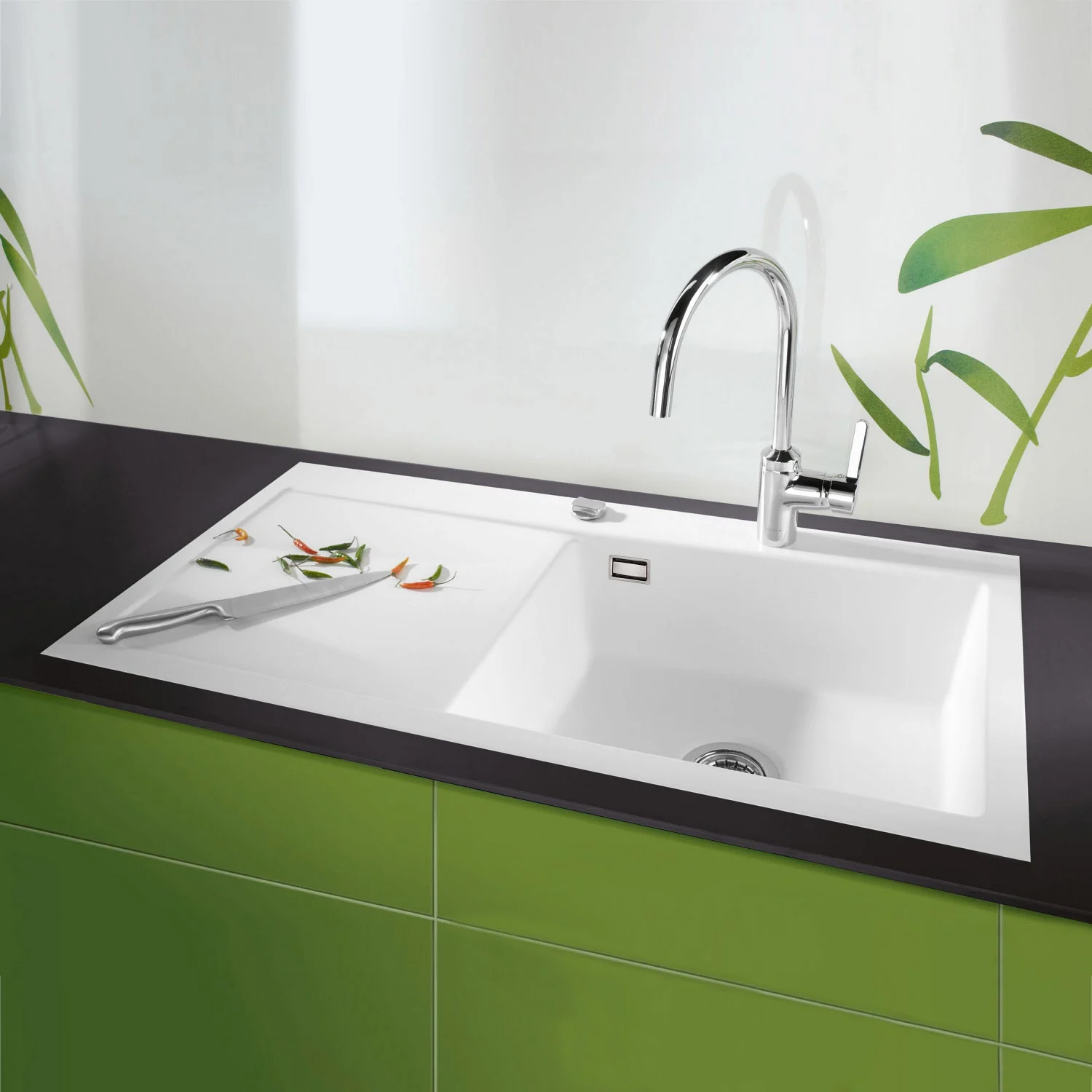 Biały zlew ceramiczny w nowoczesnej kuchni, Systemceram