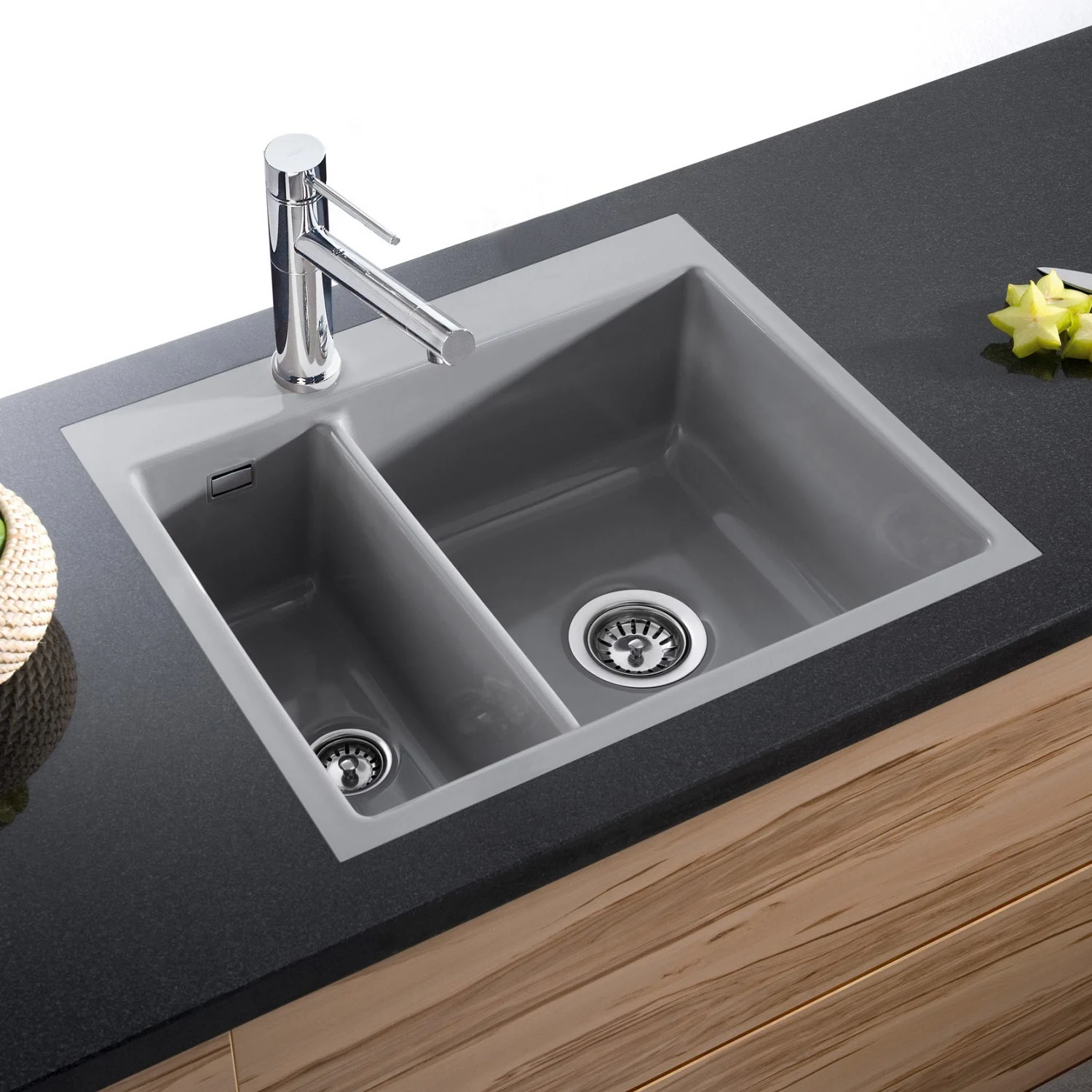Szary zlewozmywak ceramiczny z baterią w blacie kuchennym, Systemceram
