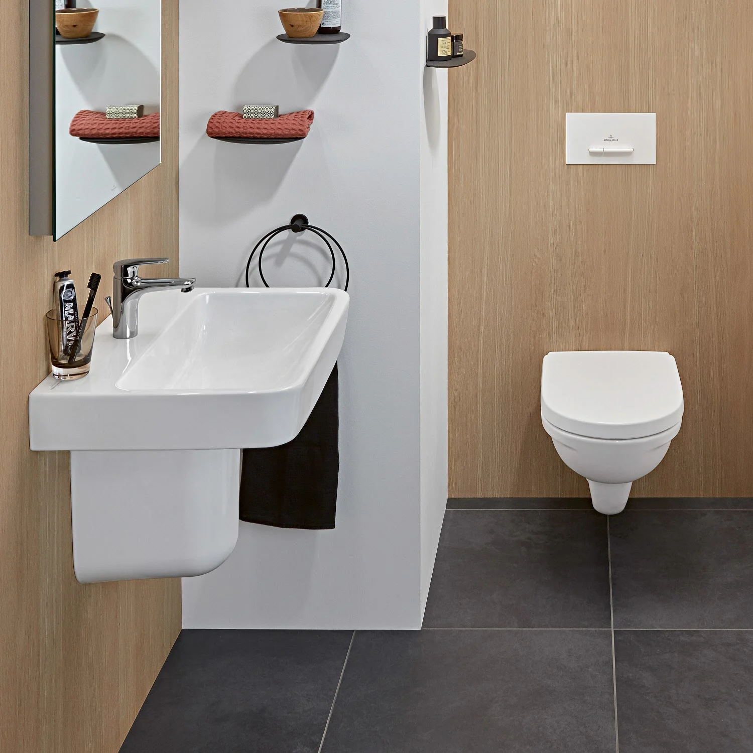 Łazienka z umywalką i toaletą, Villeroy & Boch