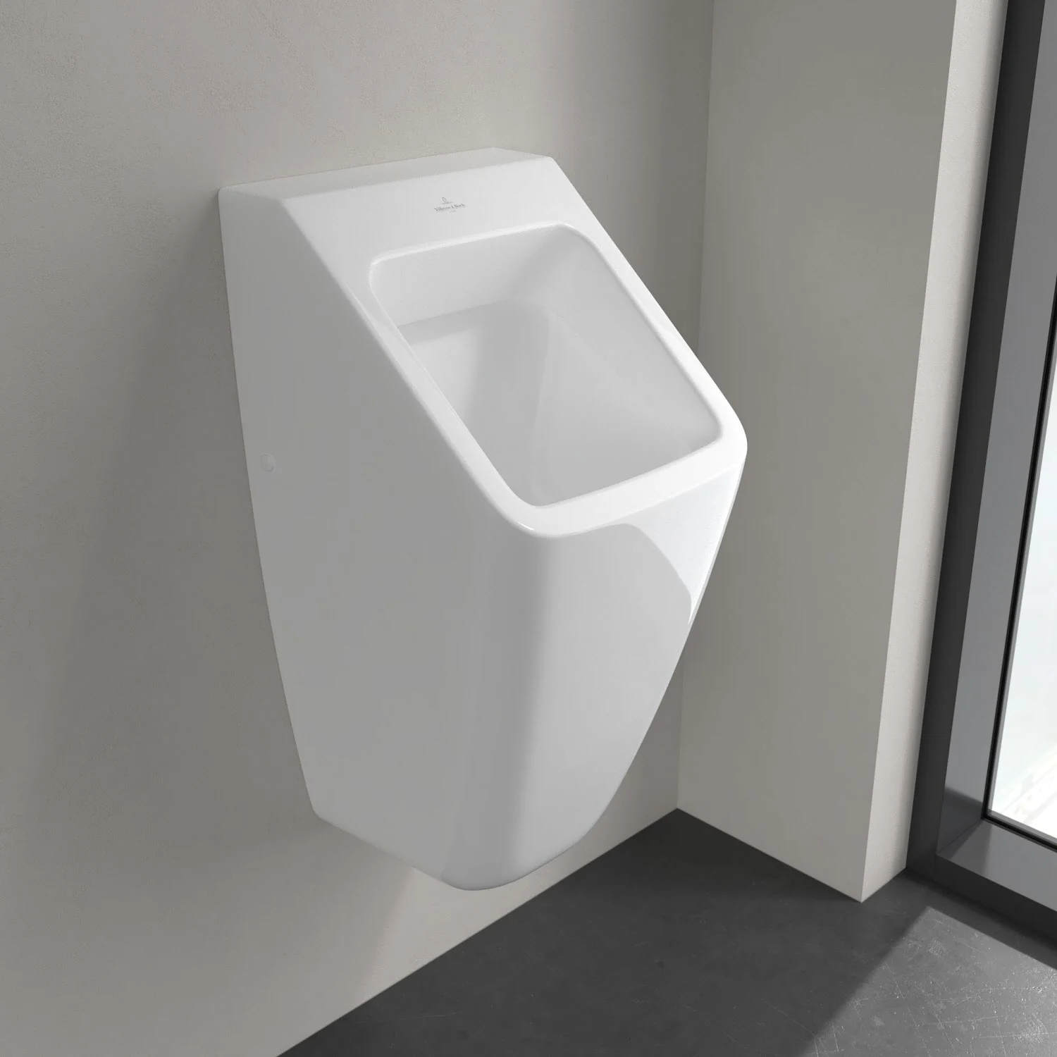 Biała pisuar na ścianie w łazience, Villeroy & Boch
