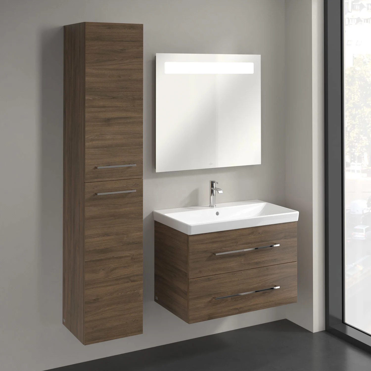Meble łazienkowe w średnim brązie z lustrem, Villeroy & Boch