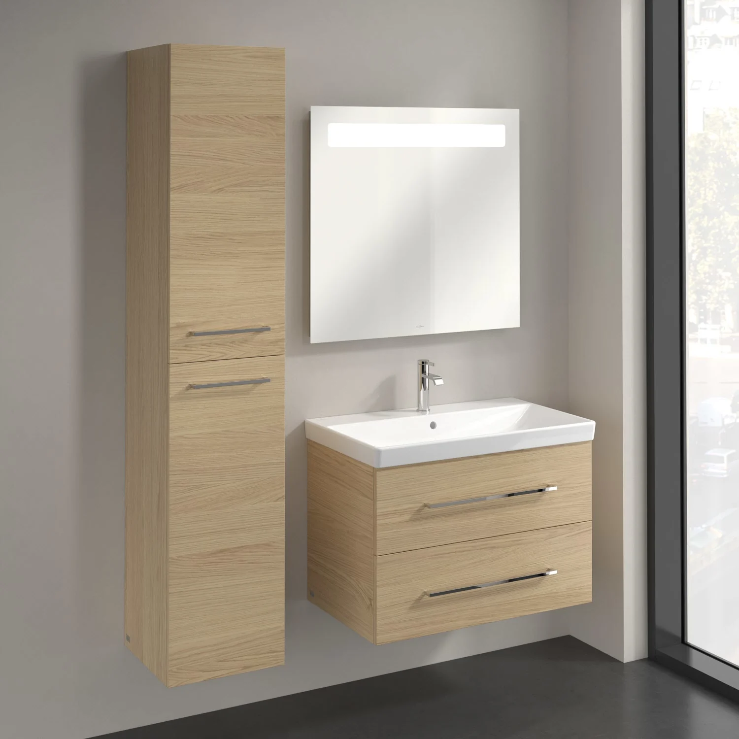 Meble łazienkowe w jasnym drewnie z lustrem, Villeroy & Boch