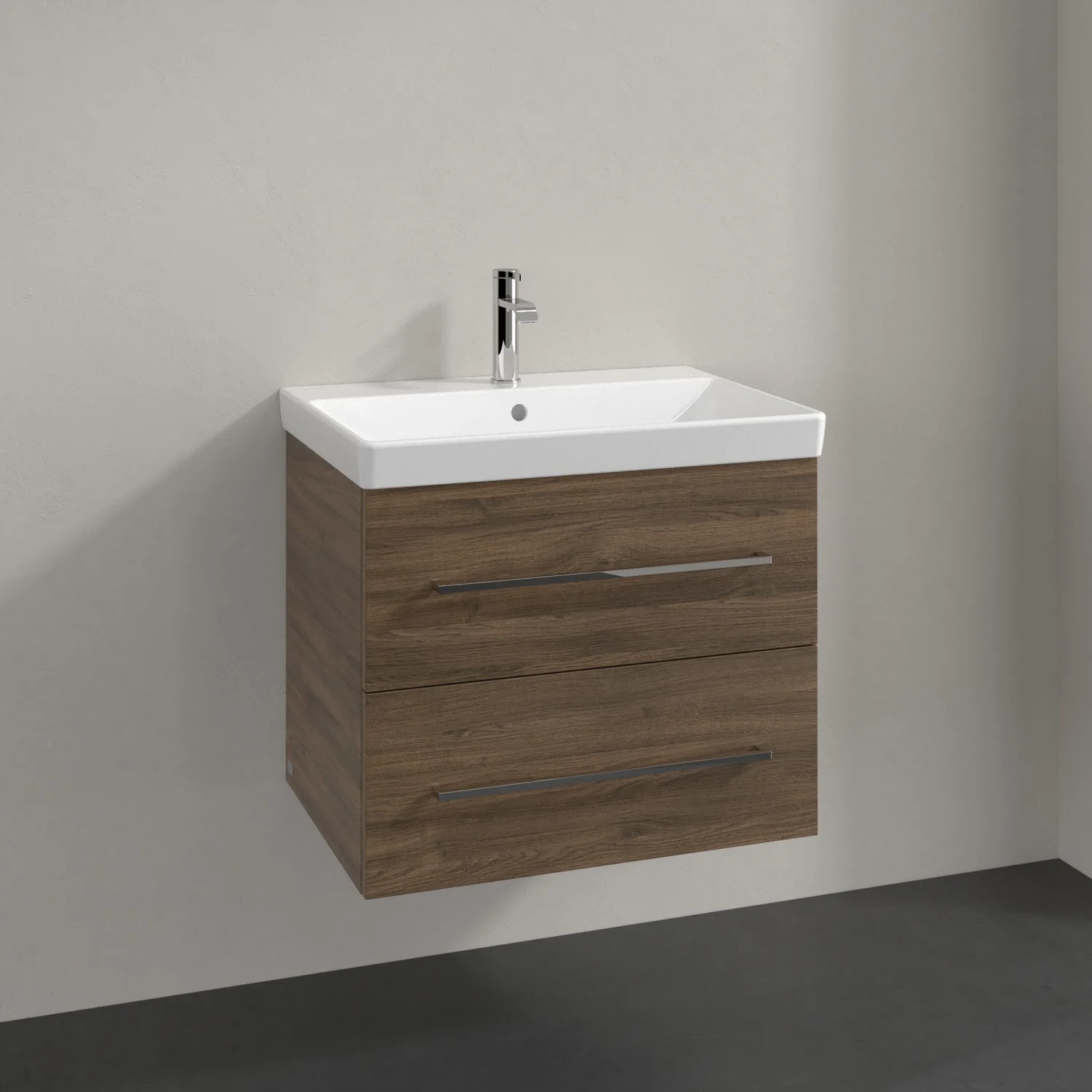 Brązowa drewniana szafka podumywalkowa z umywalką w zbliżeniu, Villeroy & Boch