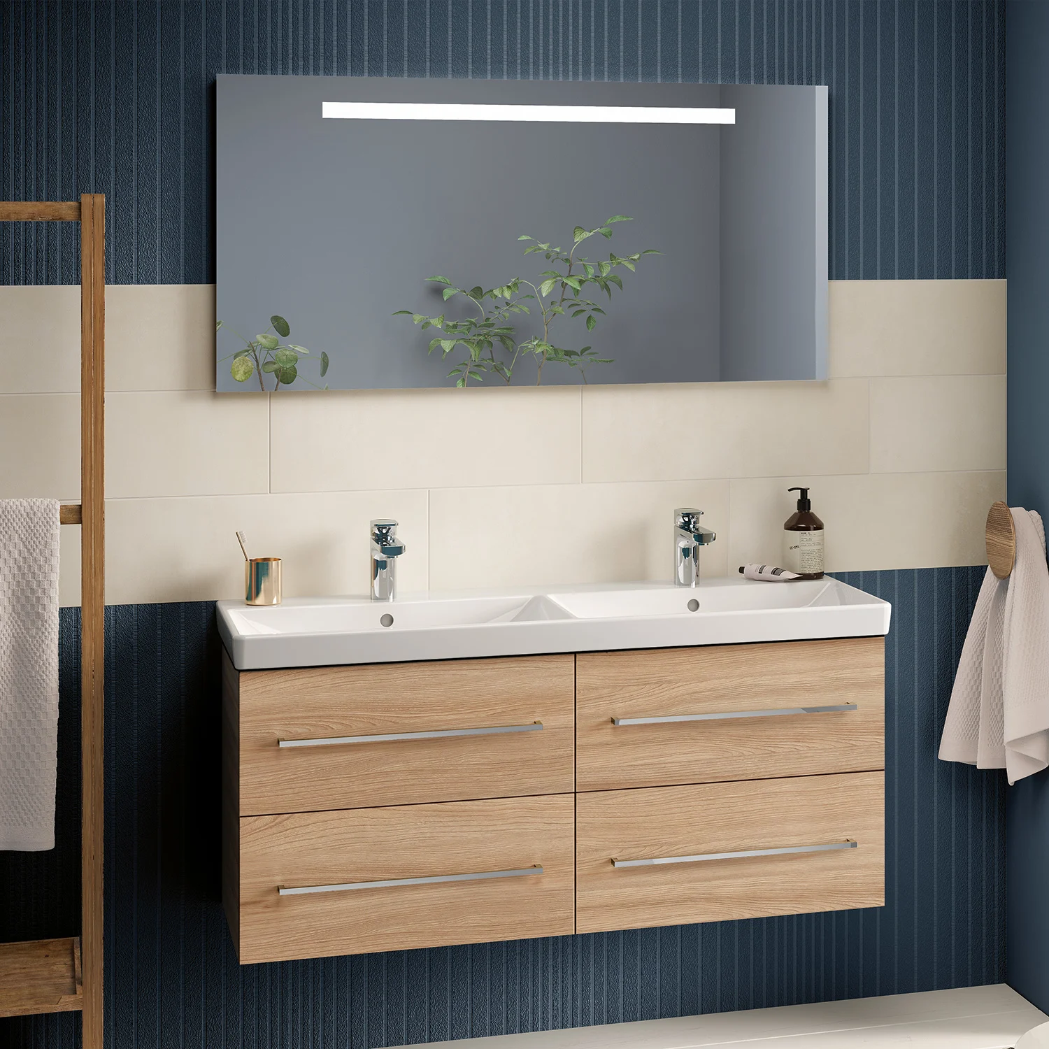 Łazienka z podwójną umywalką i lustrem, Villeroy & Boch