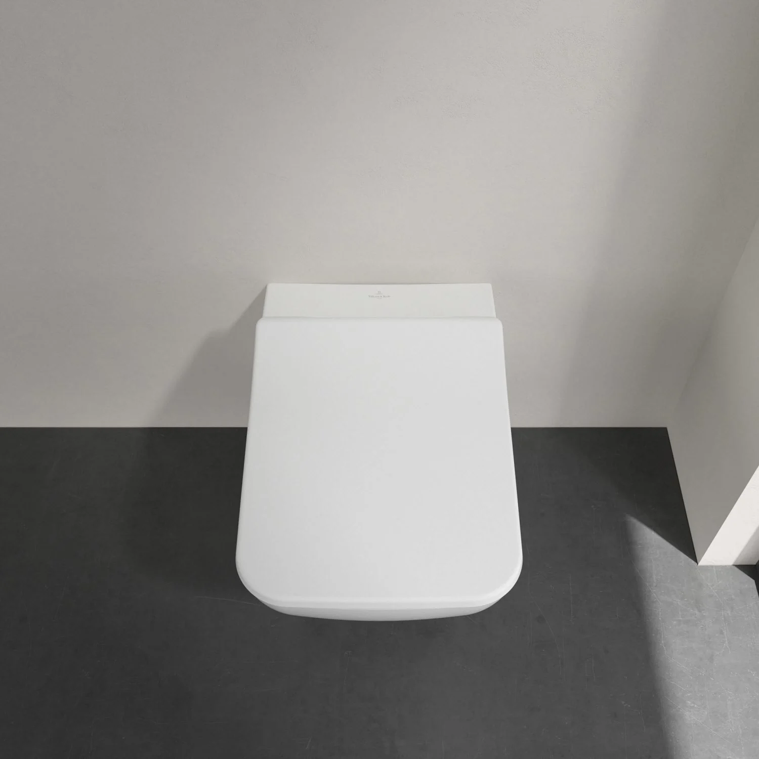 Biała toaleta z zamkniętą pokrywą z góry, Villeroy & Boch