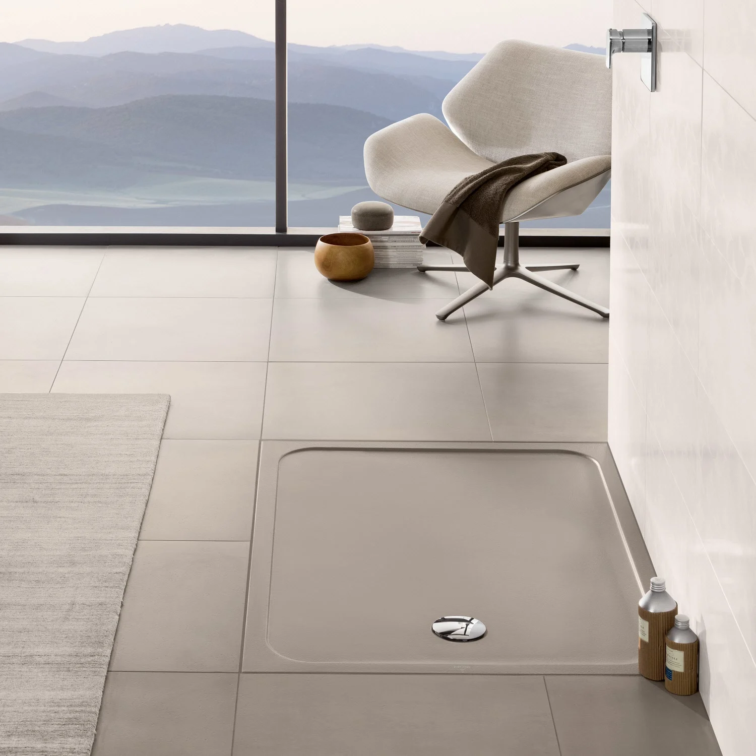 Prysznic w nowoczesnej łazience z widokiem, Villeroy & Boch