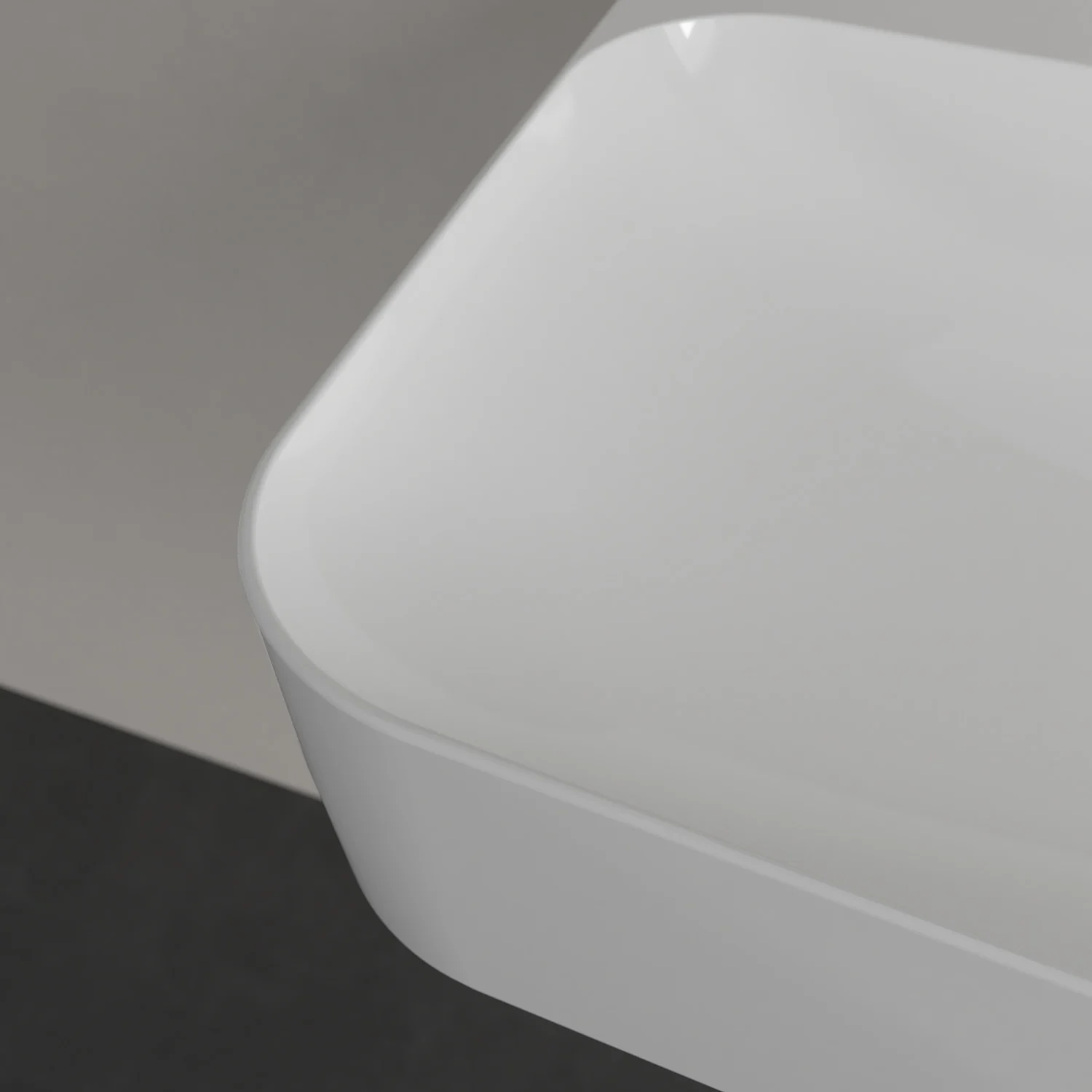 Zbliżenie narożnika białej umywalki, Villeroy & Boch