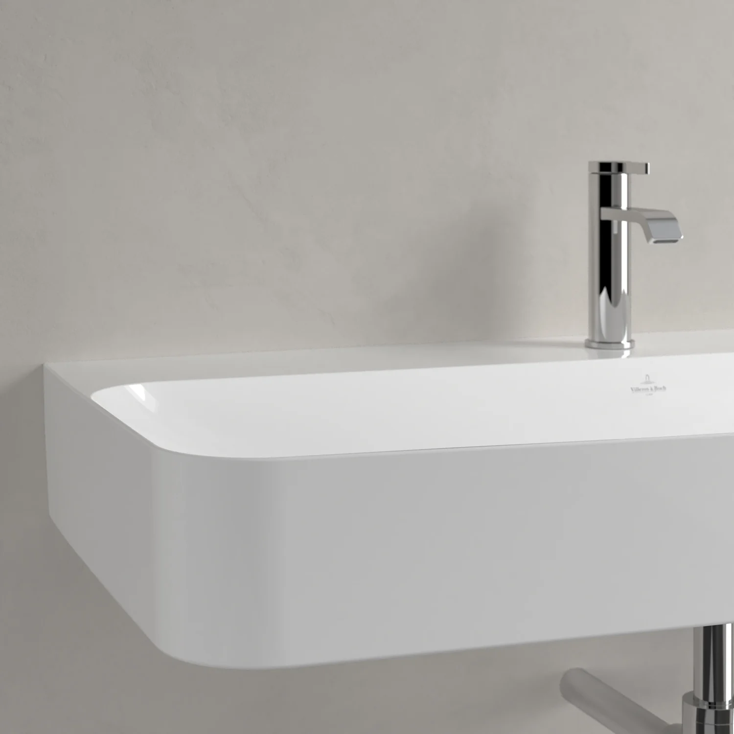 Zbliżenie białej umywalki z baterią, Villeroy & Boch