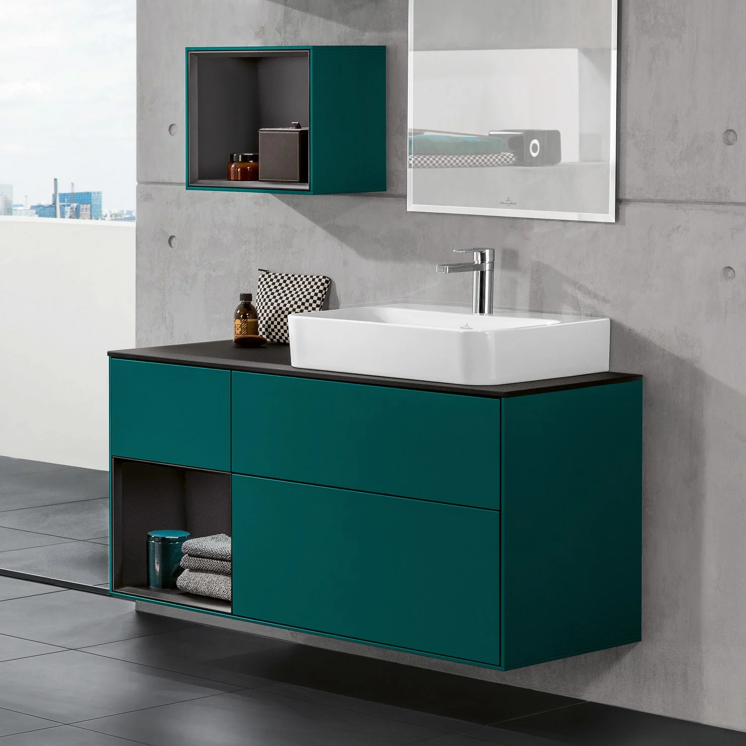 Umywalka z zieloną szafką w łazience, Villeroy & Boch