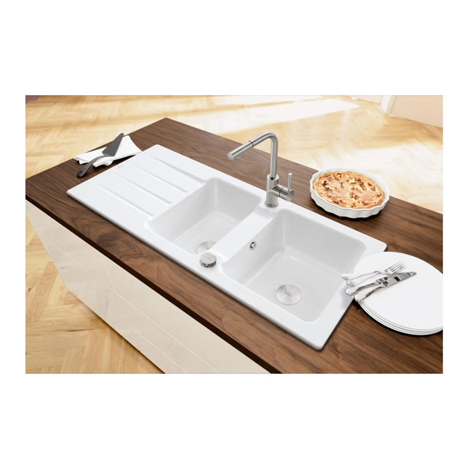 Zlew ceramiczny zainstalowany w drewnianym blacie, Villeroy & Boch