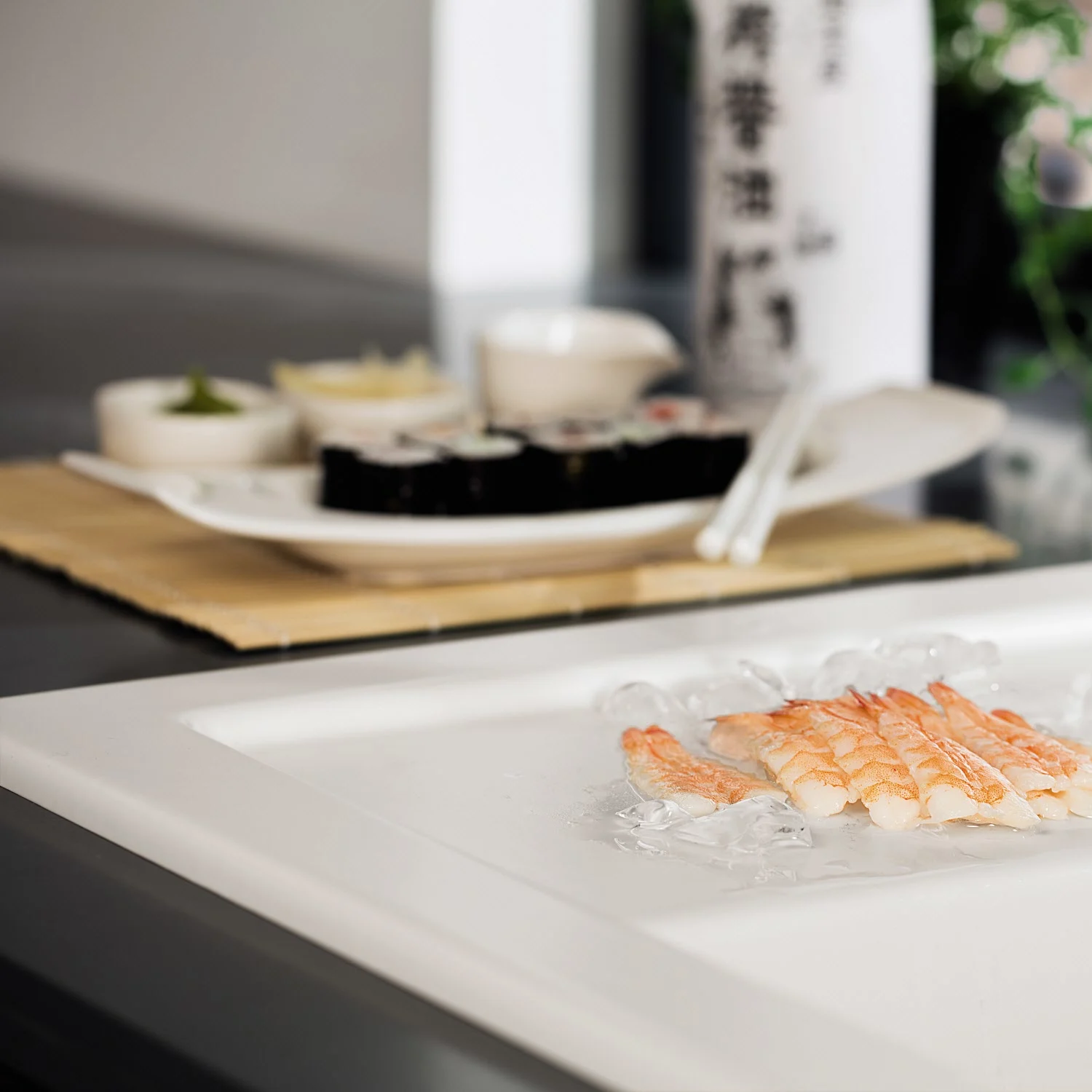 Biały zlew wpuszczany z sushi na blacie, Villeroy & Boch