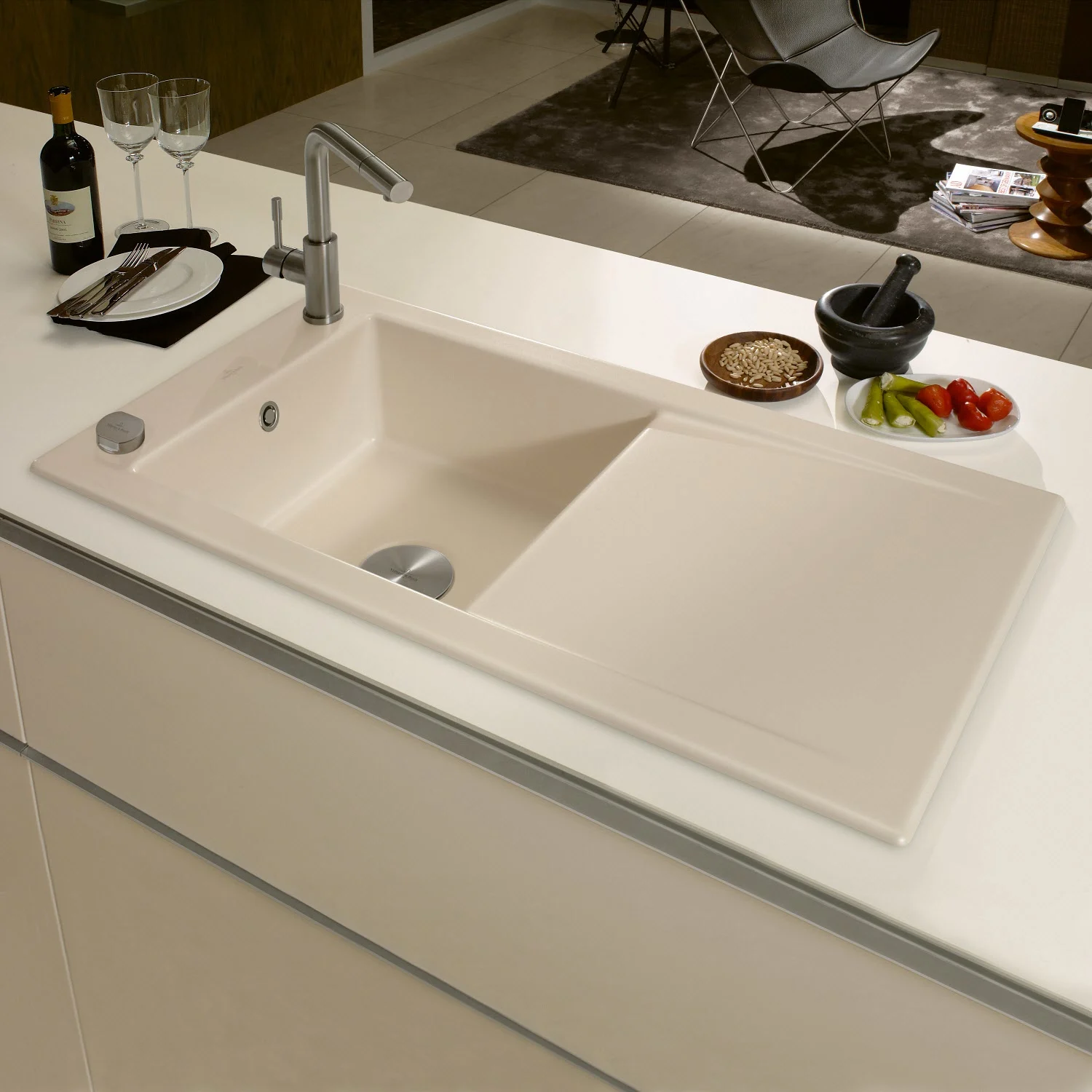 Beżowy zlew w nowoczesnej kuchni, Villeroy & Boch