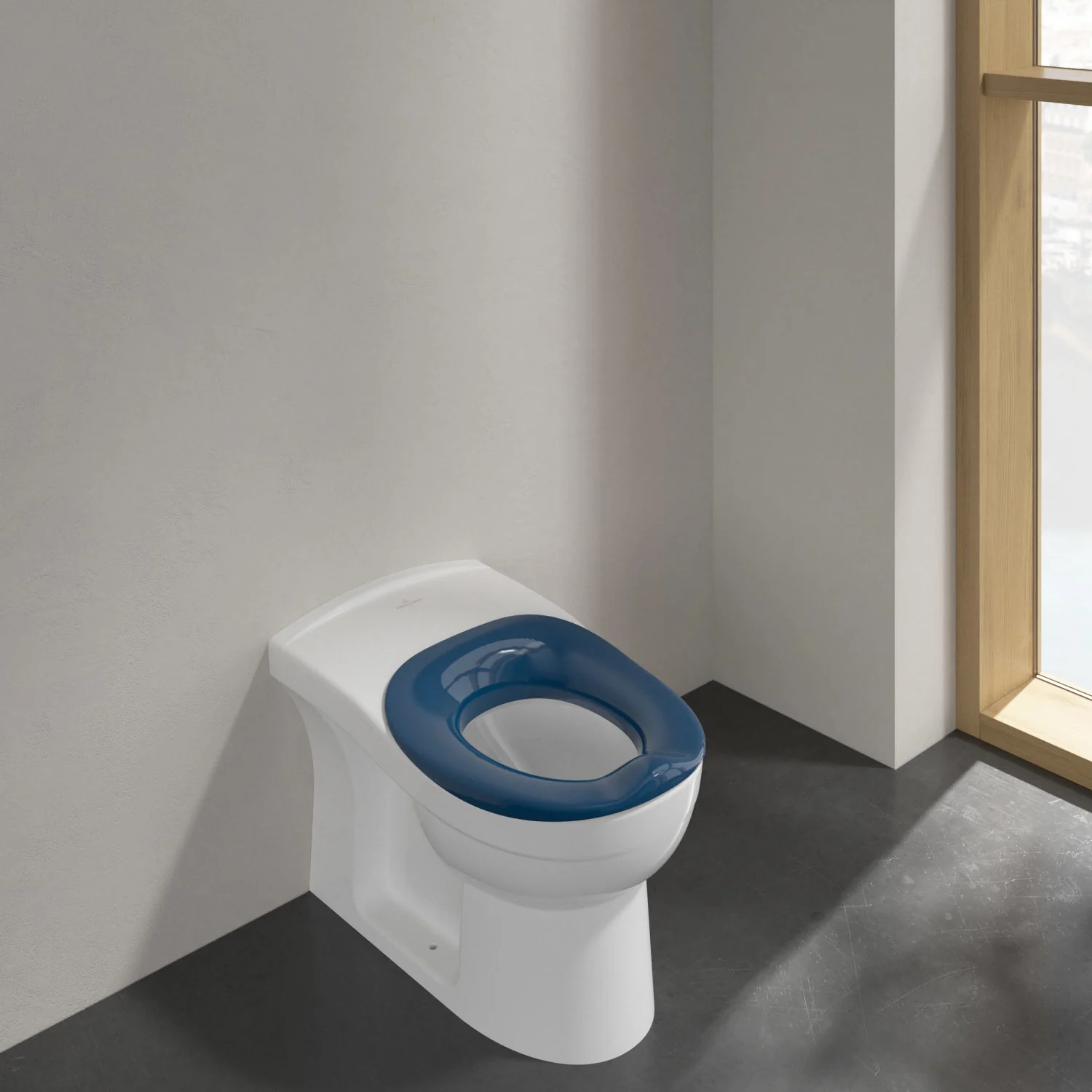 Toaleta dziecięca z niebieskim siedziskiem z boku, Villeroy & Boch
