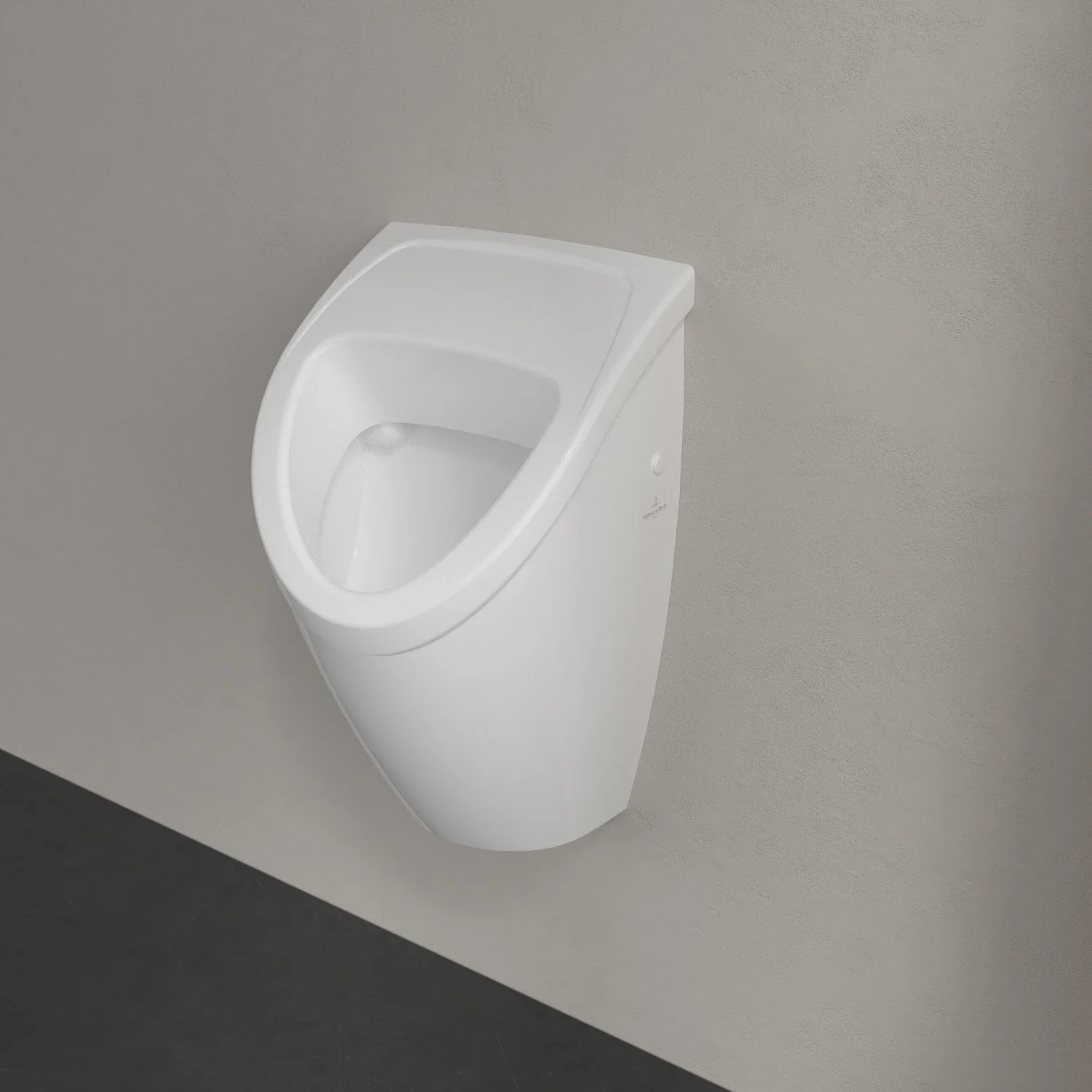 Biały pisuar zamontowany na szarej ścianie, Villeroy & Boch