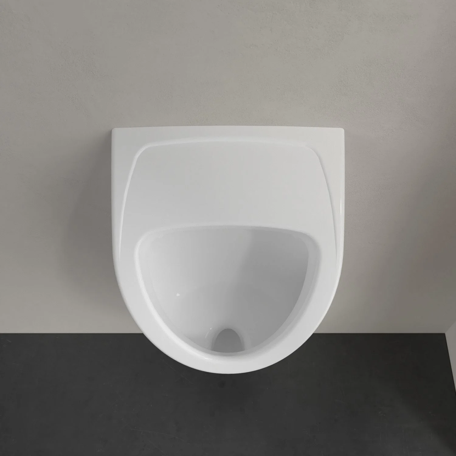 Zbliżenie białego pisuaru z góry, Villeroy & Boch