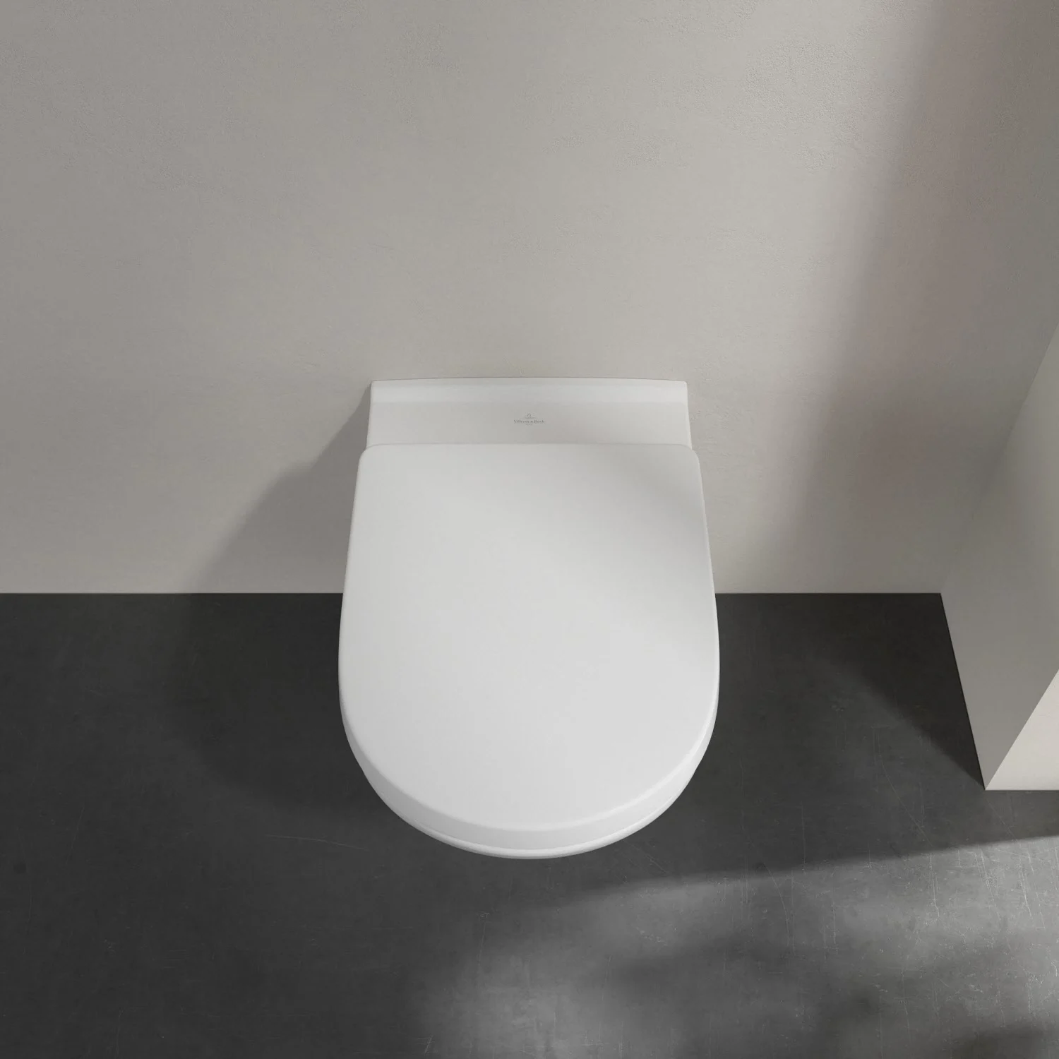 Zamknięta toaleta z góry w nowoczesnej łazience, Villeroy & Boch