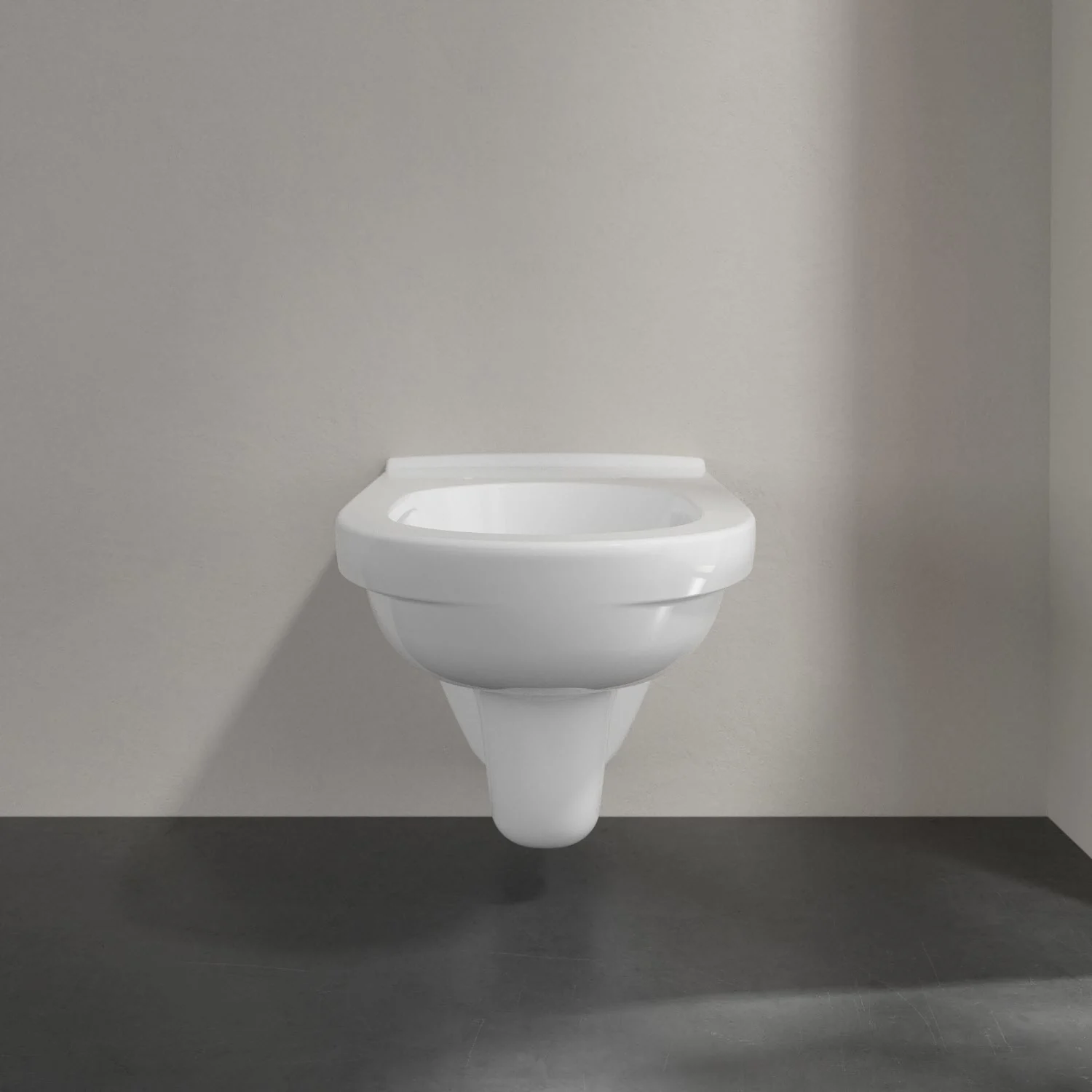 Biała toaleta wisząca z bliska na tle szarej ściany, Villeroy & Boch