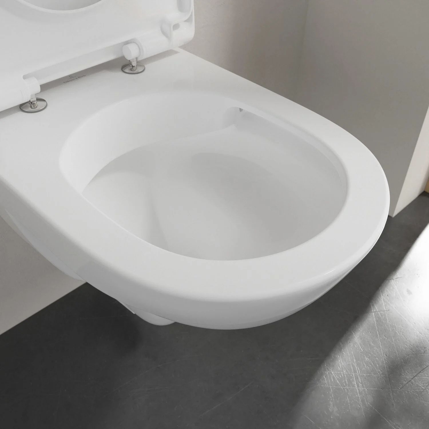 Zbliżenie otwartej wiszącej toalety, Villeroy & Boch