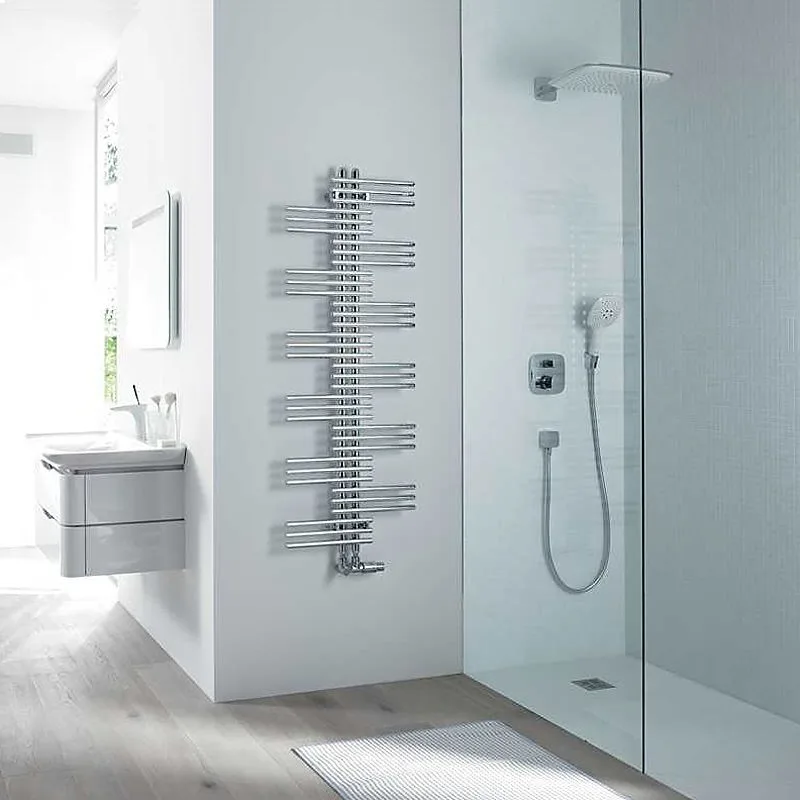 Łazienka z grzejnikiem i prysznicem, Zehnder