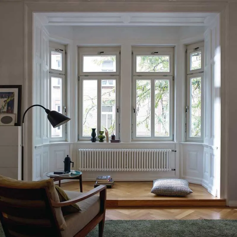 Salon z grzejnikiem pod oknem, Zehnder