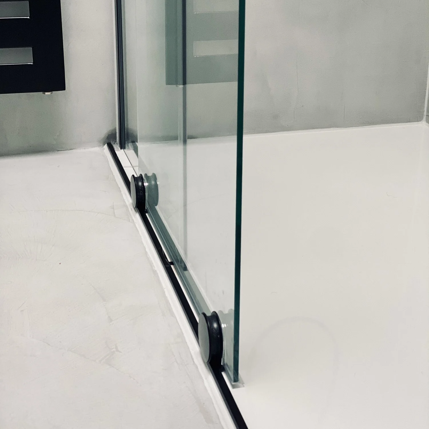 HÜPPE Xtensa pure Walk-In Gleittür mit festem Segment 90 cm, Anschlag links, Stabilisationsbügel in 45° Bild 8