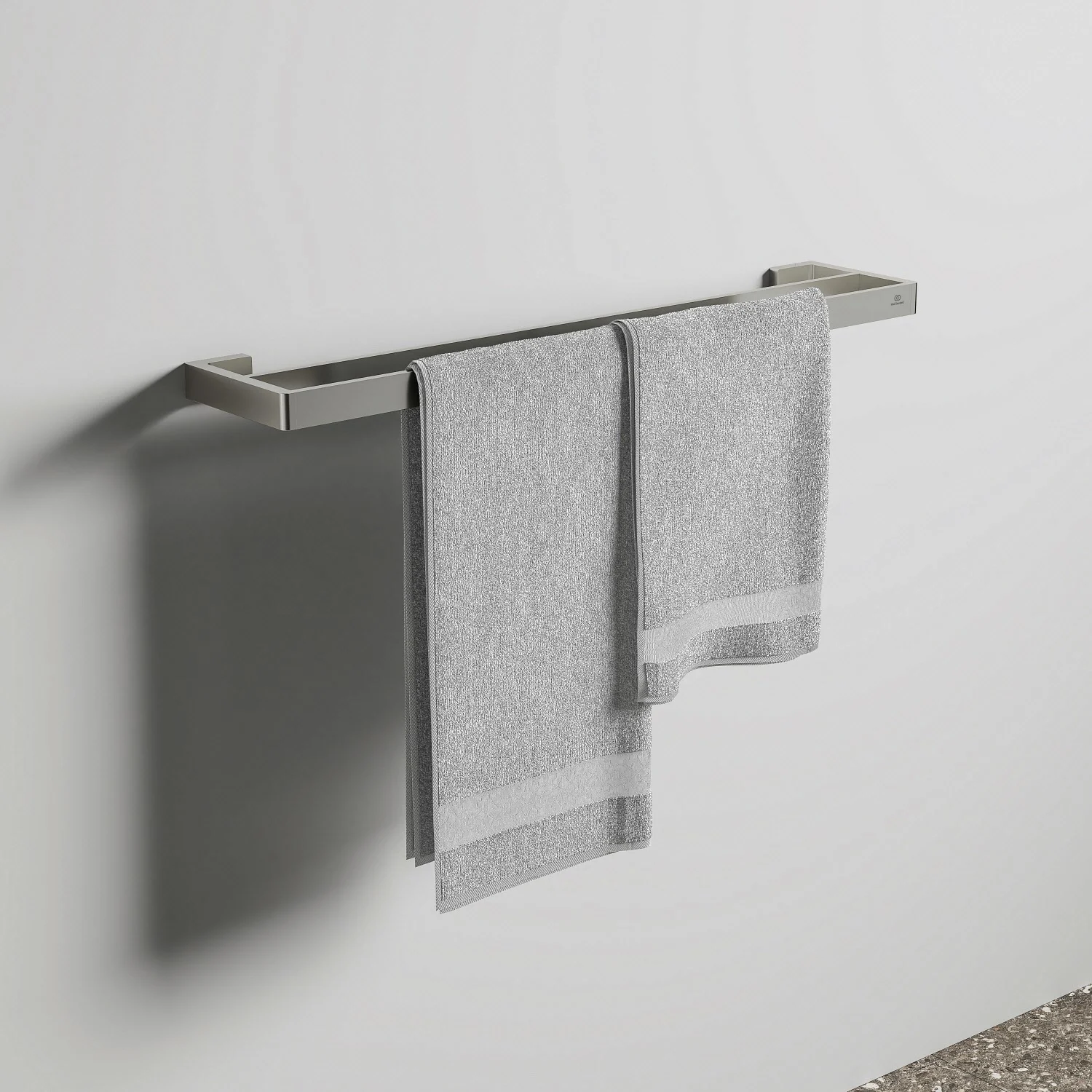 Wieszak na ręczniki z dwoma ręcznikami w srebrze, Ideal Standard