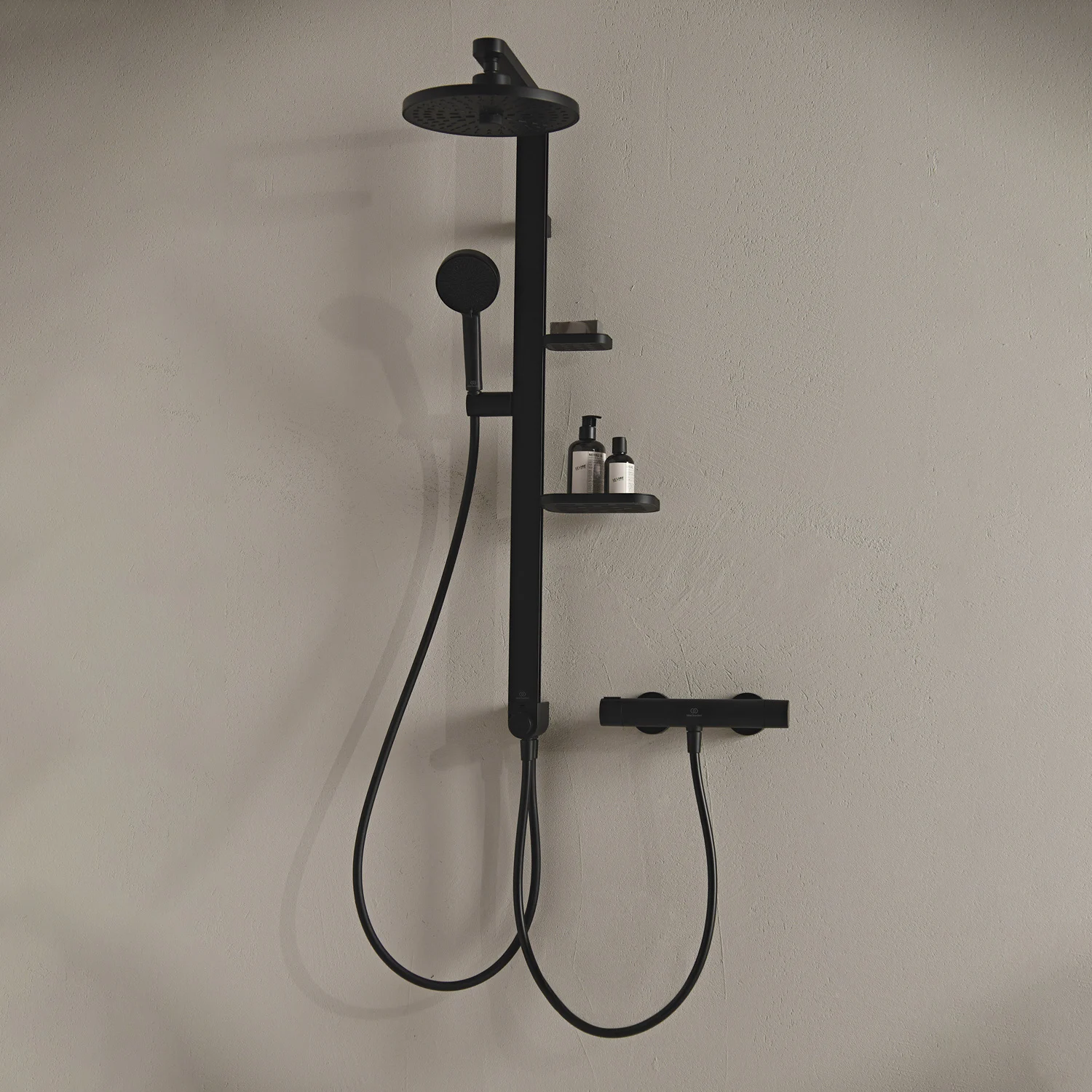 Ideal Standard Alu+ Duschsystem ohne Armatur, mit 2 Ablagen, 2-Funktions-Handbrause und 2-Funktions-Kopfbrause Bild 10