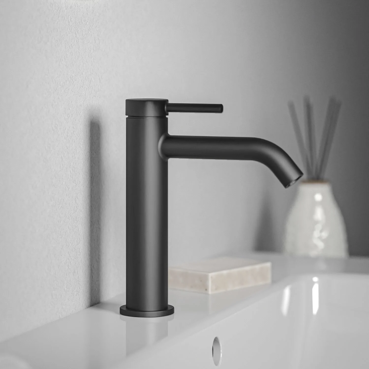 Bateria umywalkowa Ideal Standard Ceraline Nuovo BlueStart, wysięg 13,5 cm, z zaworem typu „push-open” Zdjęcie 3