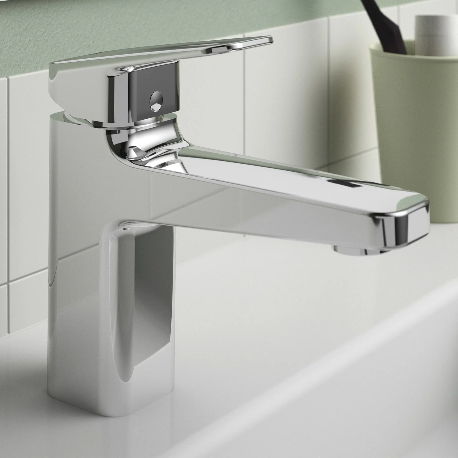 Chromowana bateria umywalkowa zbliżenie w łazience, Ideal Standard